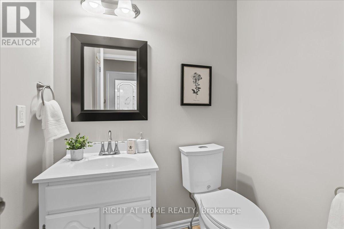 34 Vail Meadows Crescent, Clarington, Ontario  L1C 4T2 - Photo 4 - E12157942