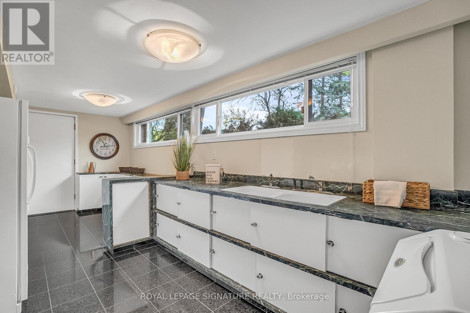 8 Silverdale Crescent, Toronto, Ontario  M3A 3H1 - Photo 34 - C12157902