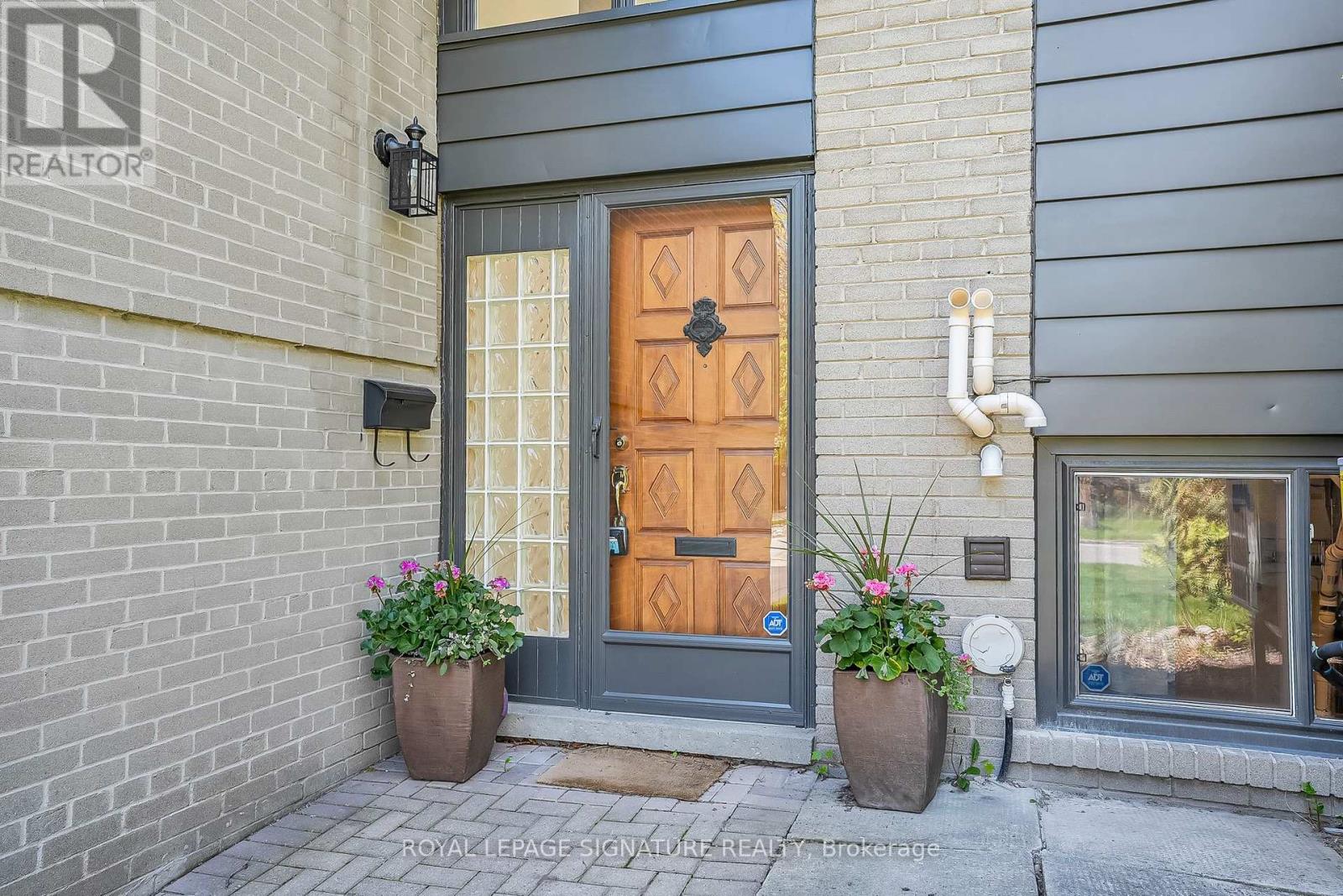 136 Three Valleys Drive, Toronto, Ontario  M3A 3B9 - Photo 2 - C12157903