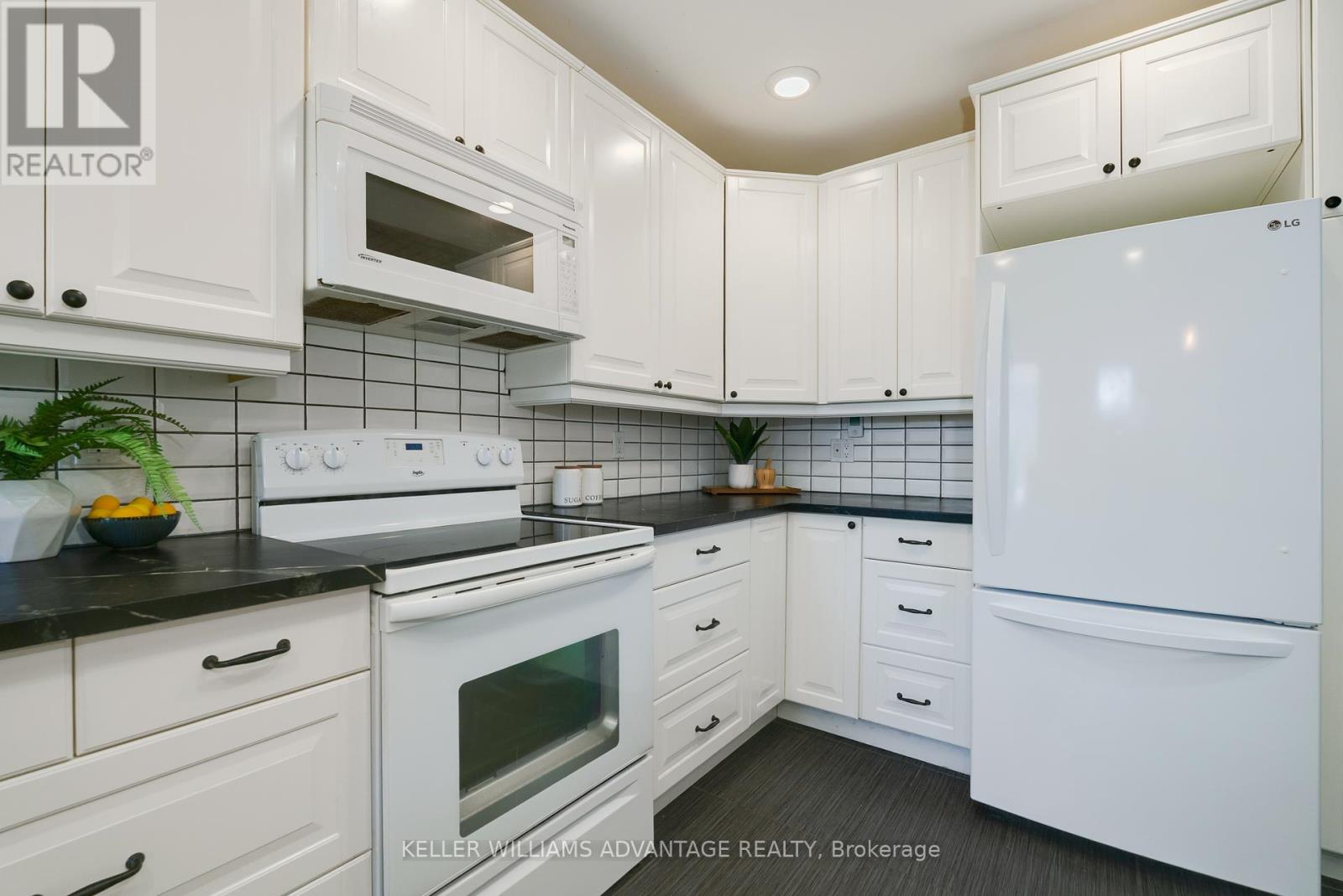 182 Sammon Avenue, Toronto, Ontario  M4J 1Z2 - Photo 18 - E12157932