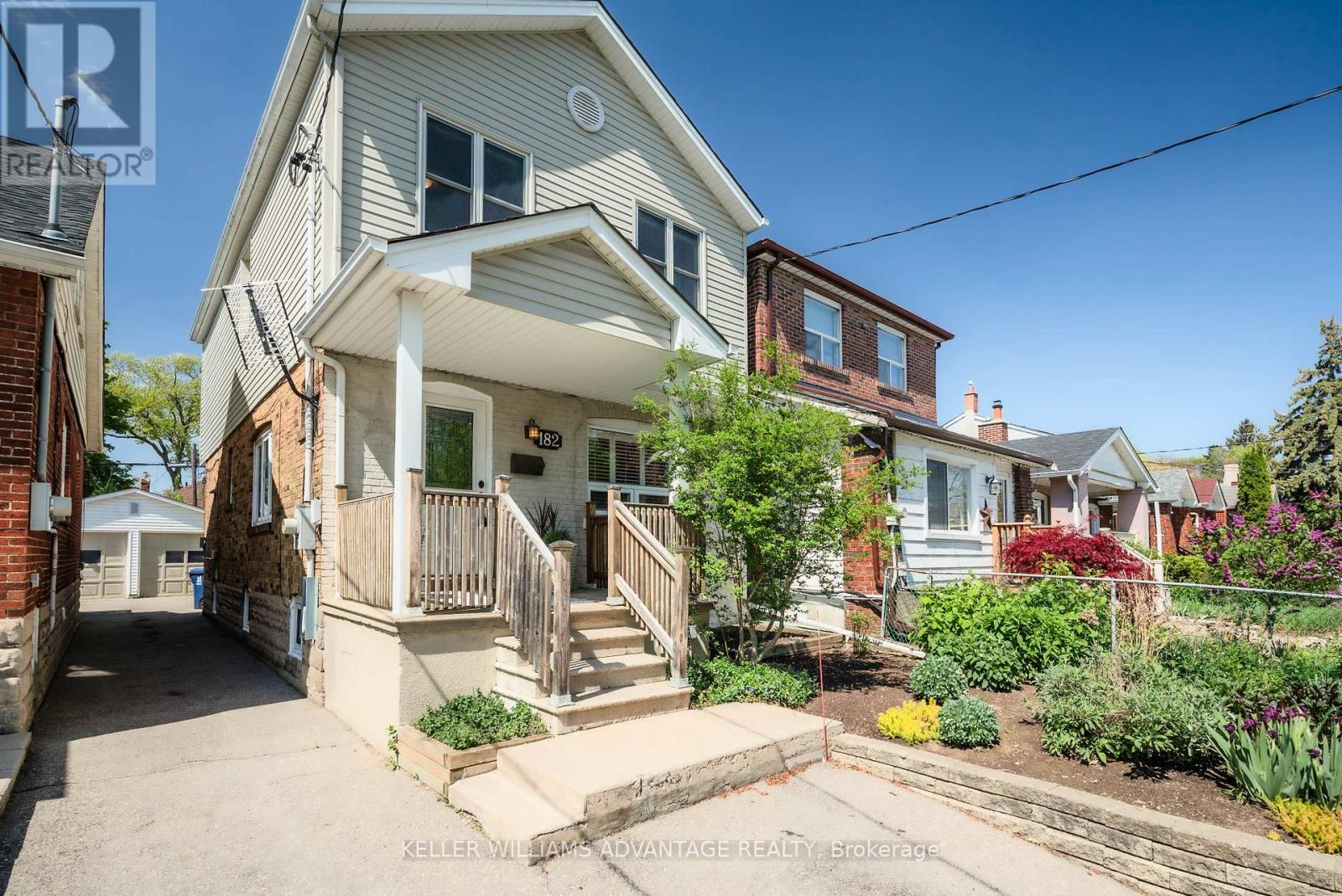 182 Sammon Avenue, Toronto, Ontario  M4J 1Z2 - Photo 3 - E12157932