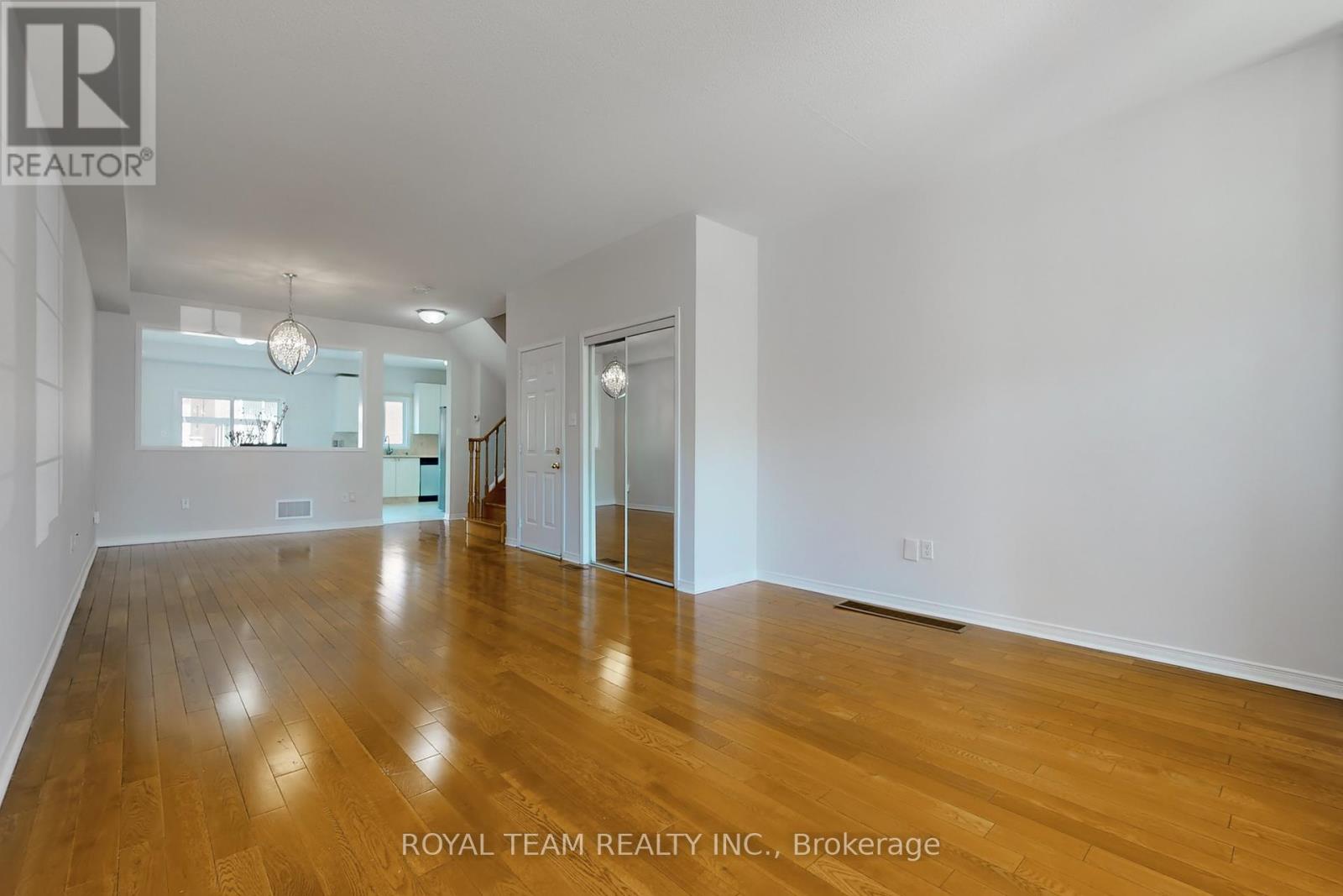 15 Bond Lake Park Street, Richmond Hill, Ontario  L4E 5C3 - Photo 5 - N12157905