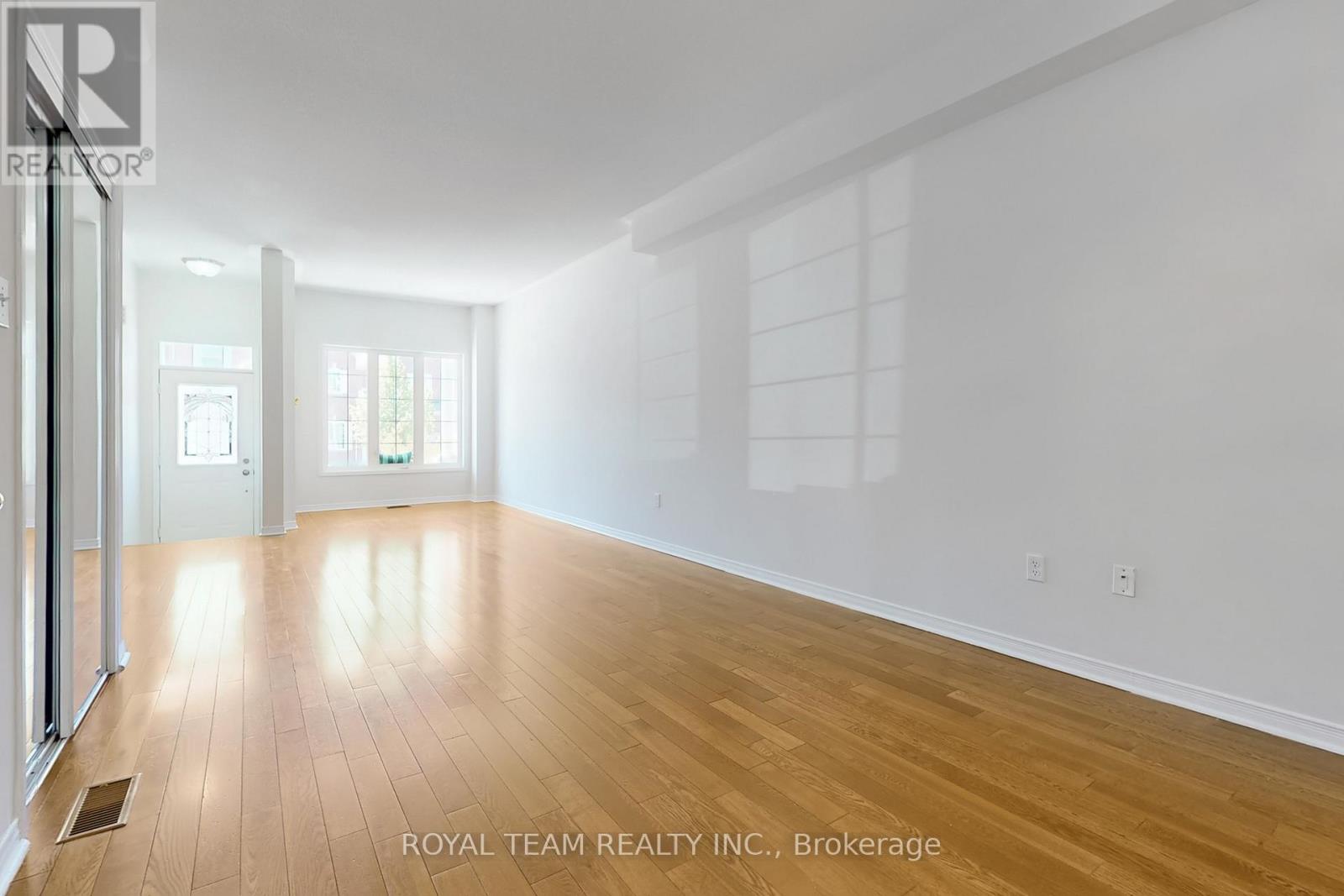 15 Bond Lake Park Street, Richmond Hill, Ontario  L4E 5C3 - Photo 6 - N12157905
