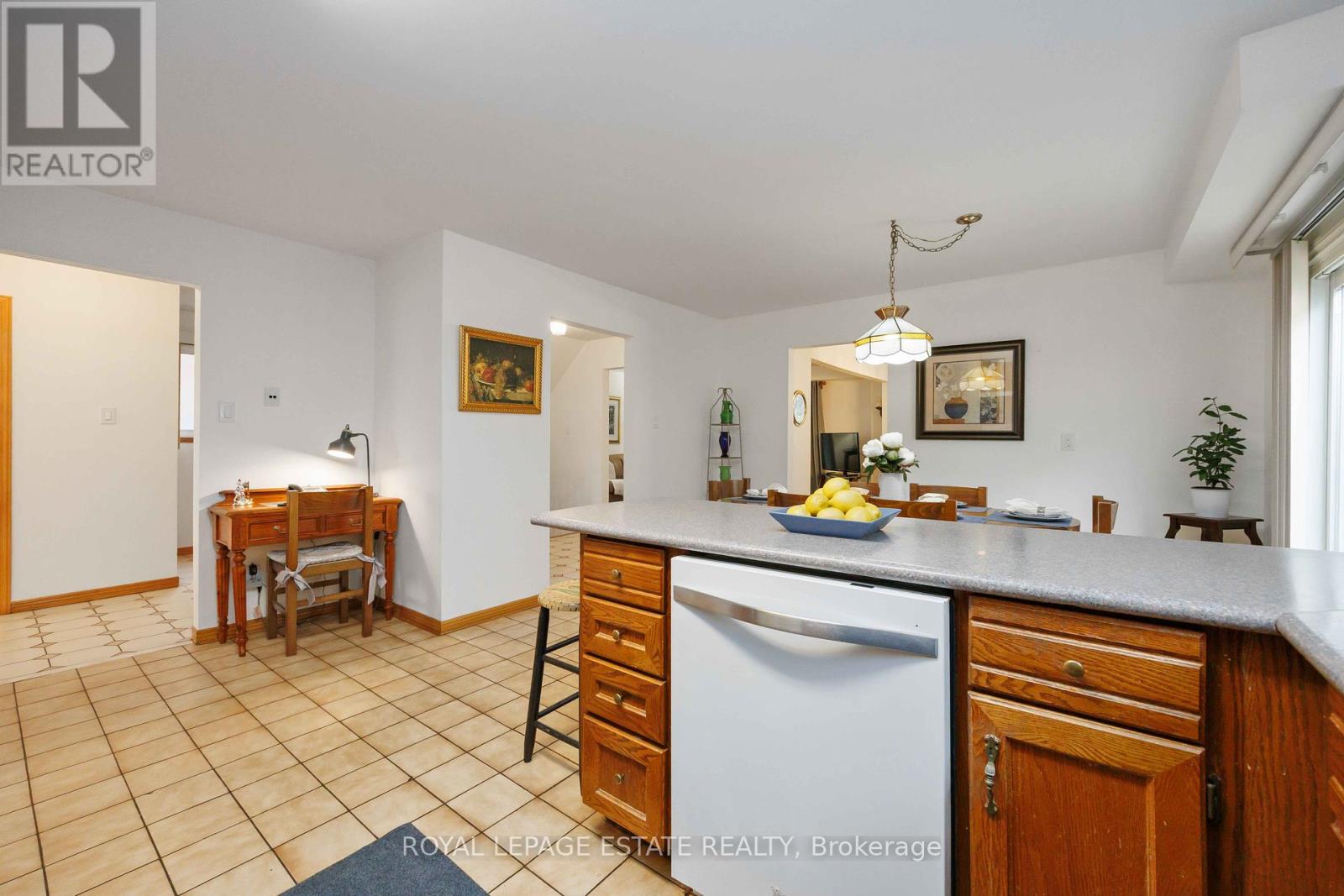 124 Glen Shields Avenue, Vaughan, Ontario  L4K 1T6 - Photo 9 - N12157913