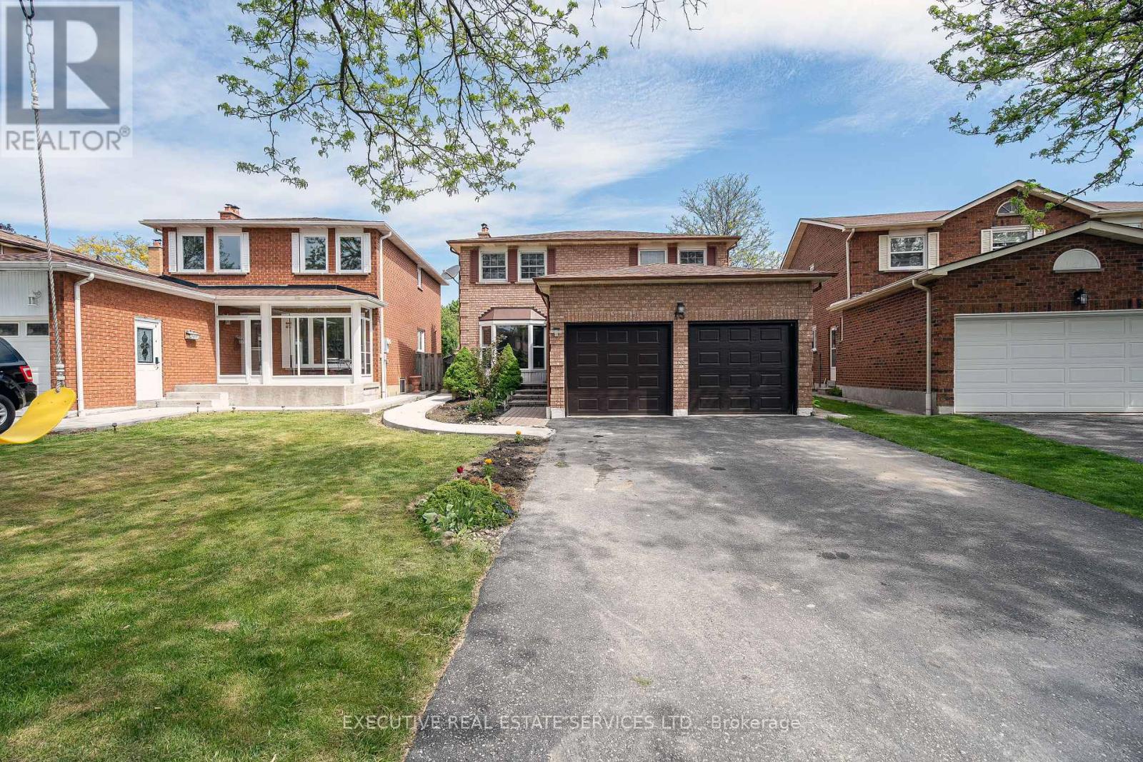 13 Stillwater Crescent, Brampton, Ontario  L6X 3K6 - Photo 4 - W12157874