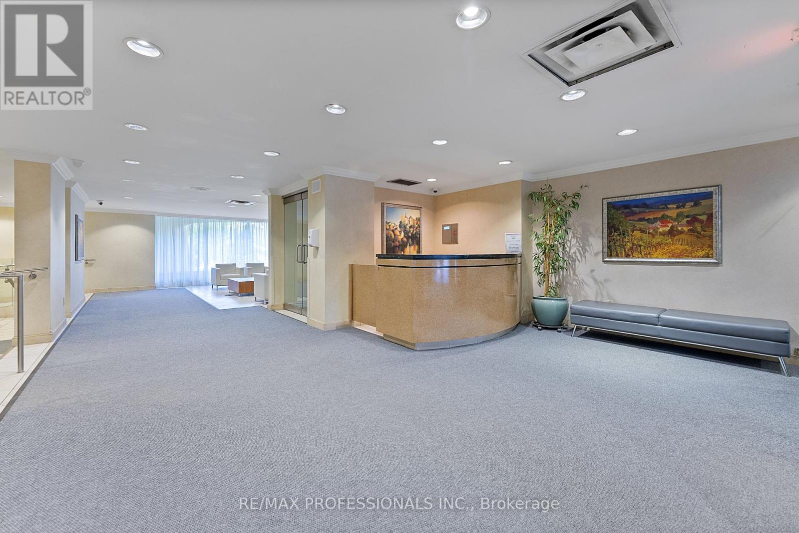 1012 - 61 Richview Road, Toronto (Humber Heights), Ontario  M9A 4M8 - Photo 3 - W12157891
