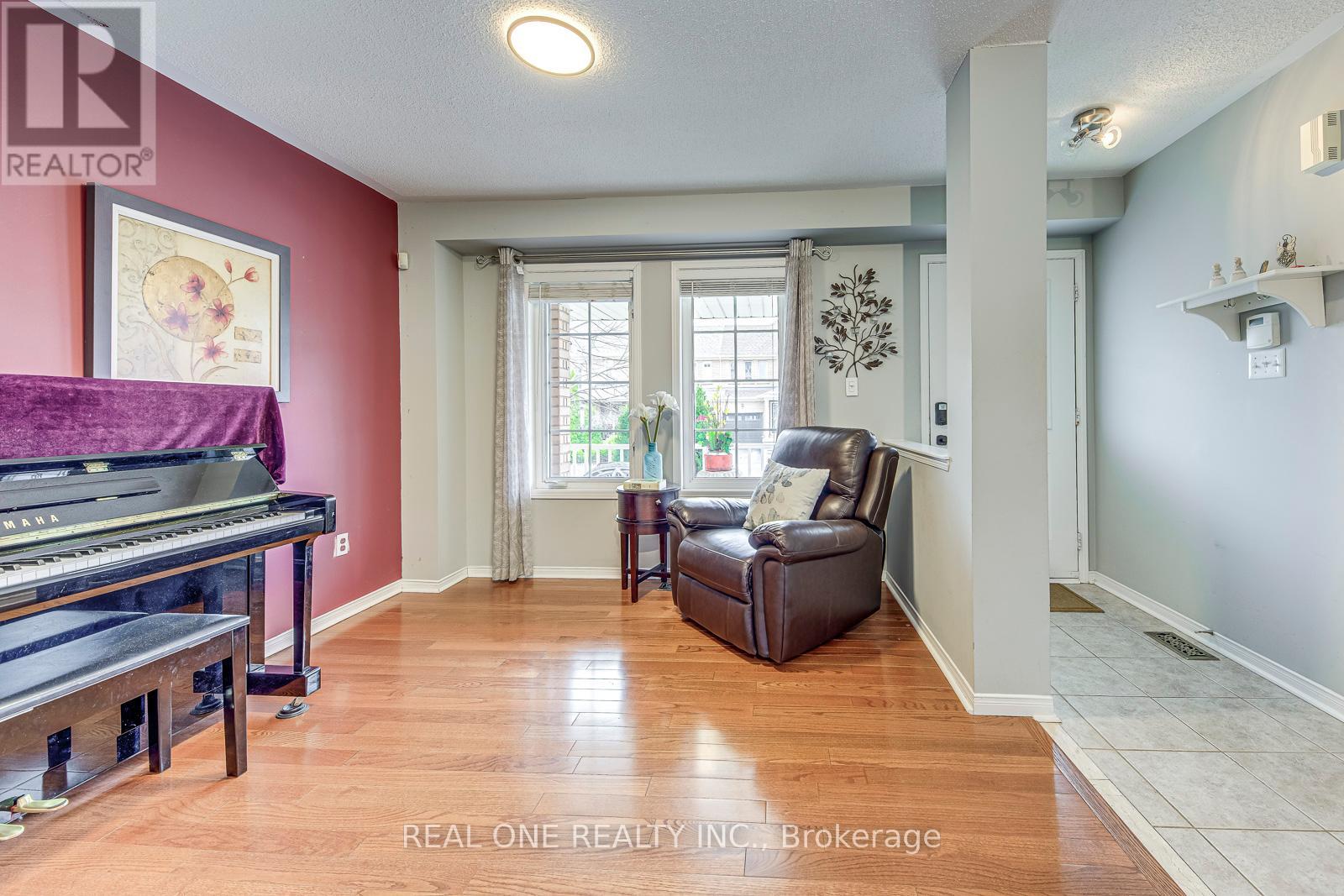2297 Saddlecreek Crescent, Oakville, Ontario  L6M 5J6 - Photo 4 - W12157957
