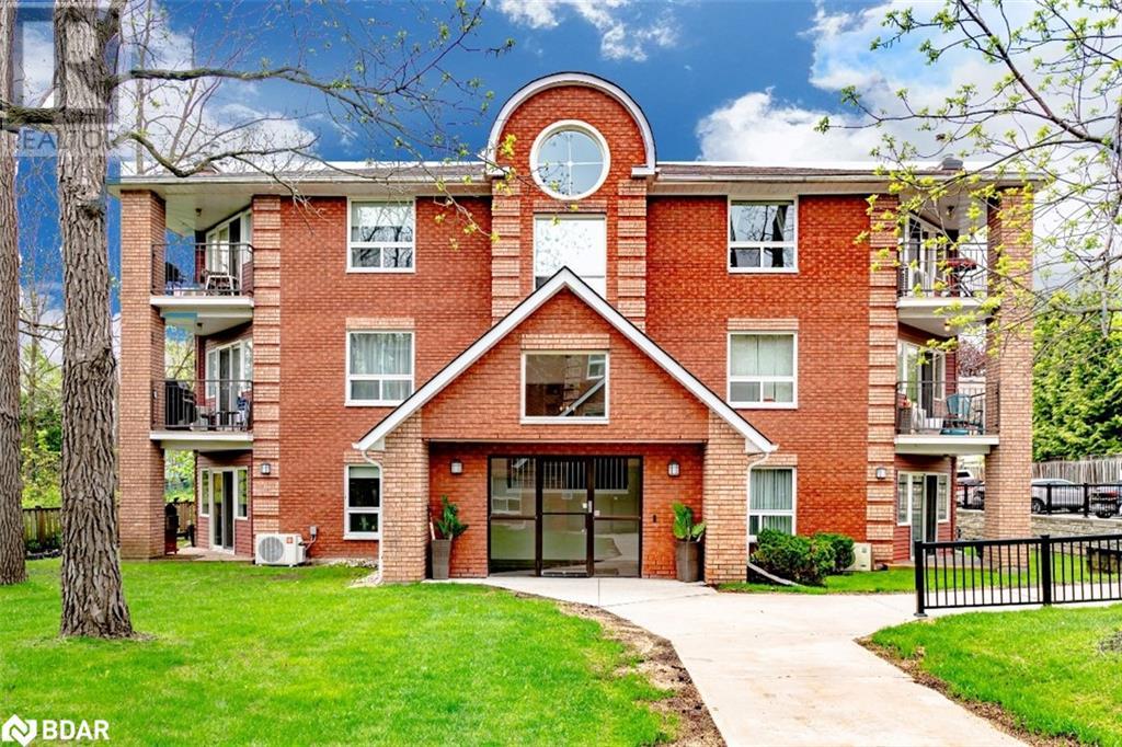 131 CLAPPERTON Street Unit# 204, Barrie, Ontario