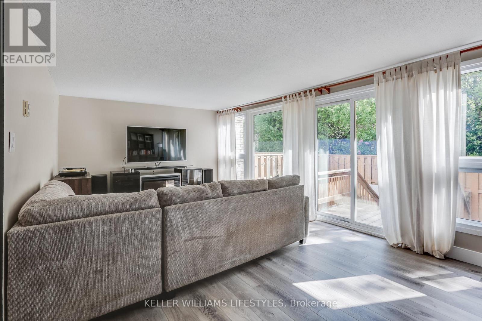 40 Chiddington Gate, London South (South R), Ontario  N6C 4Y3 - Photo 5 - X12157993