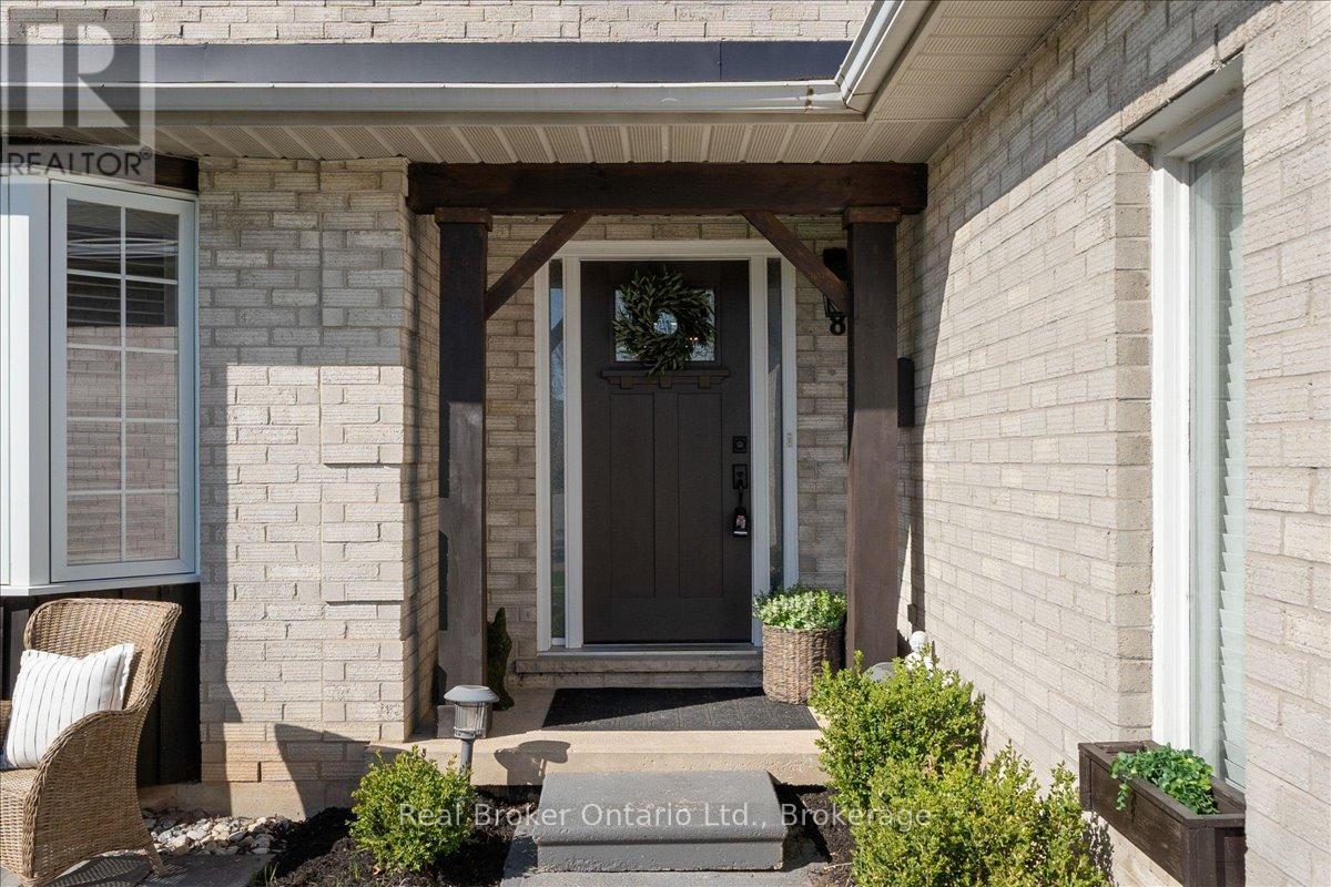 8 Jeanette Avenue, Grimsby, Ontario  L3M 5B4 - Photo 3 - X12112622
