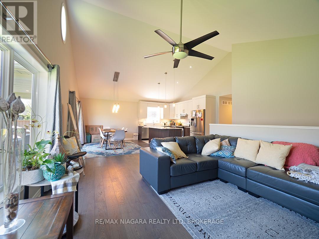 10 Eastman Gateway, Thorold, Ontario  L2V 0E2 - Photo 12 - X12157968