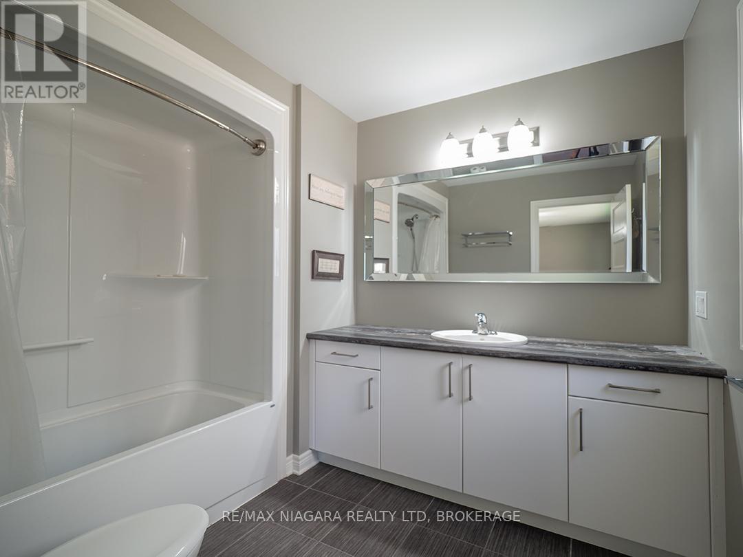 10 Eastman Gateway, Thorold, Ontario  L2V 0E2 - Photo 18 - X12157968