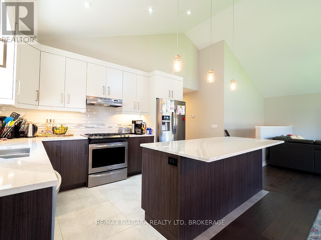 10 Eastman Gateway, Thorold, Ontario  L2V 0E2 - Photo 8 - X12157968
