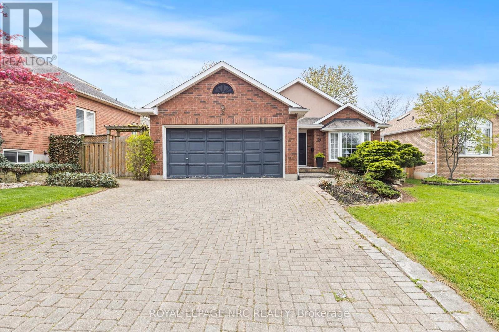 38 Baker Road, Grimsby (Grimsby East), Ontario  L3M 5H6 - Photo 1 - X12158004