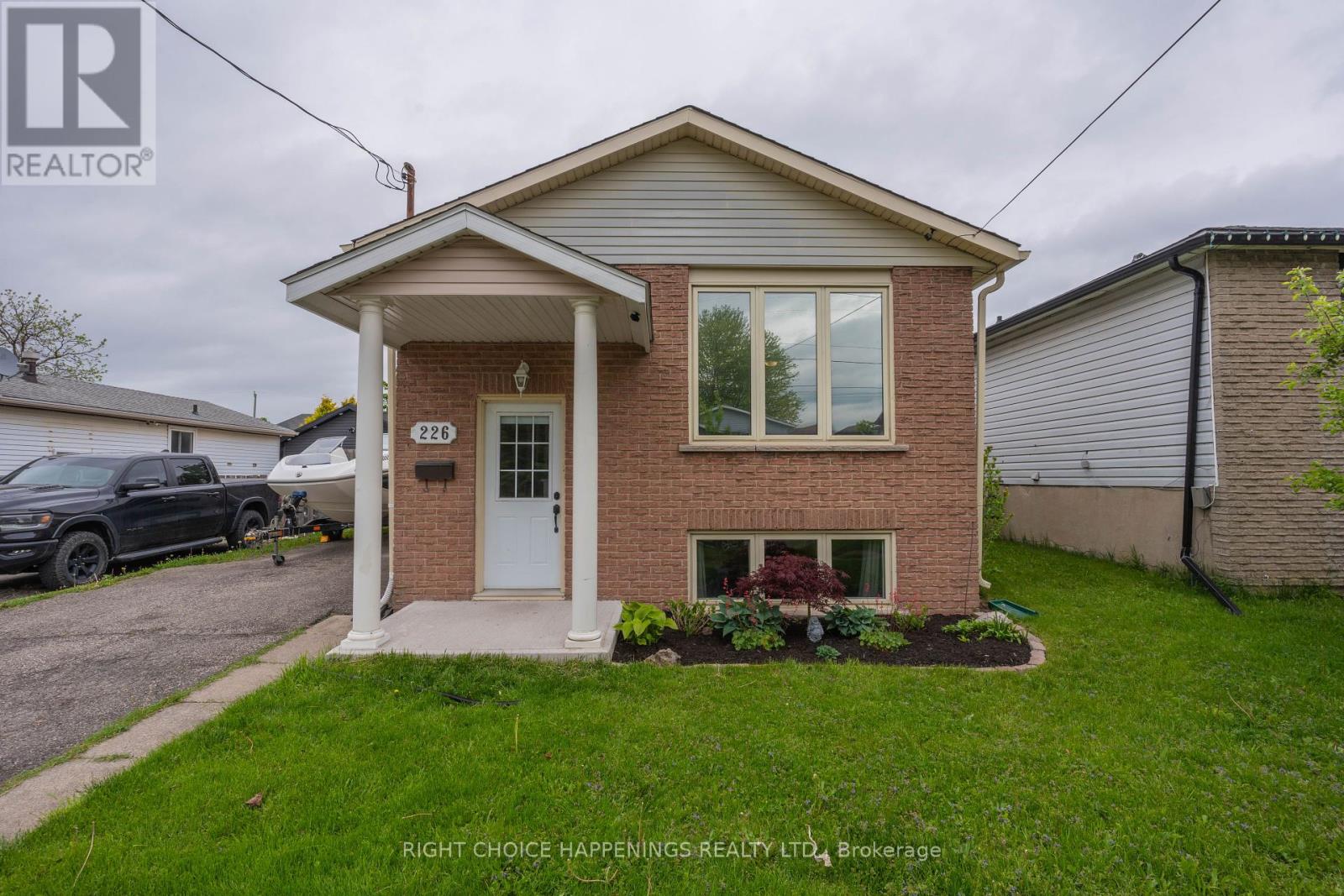 Property at 226 QUEEN STREET S image 1