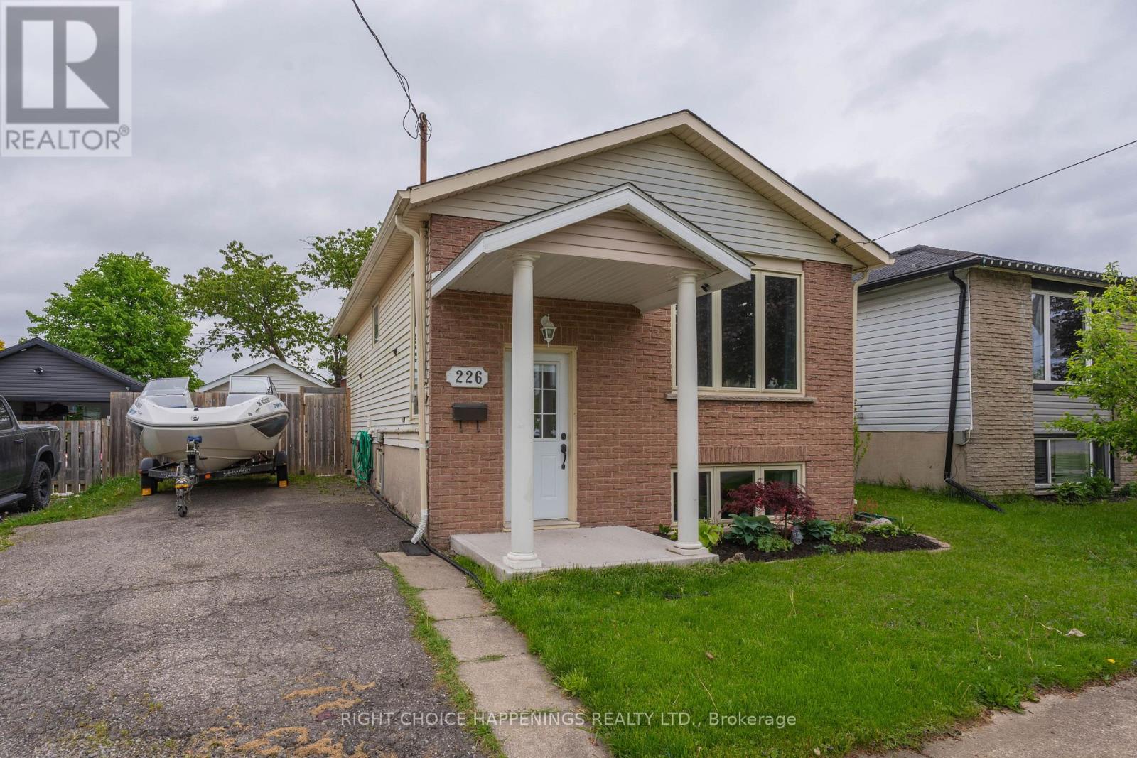 Property at 226 QUEEN STREET S image 3
