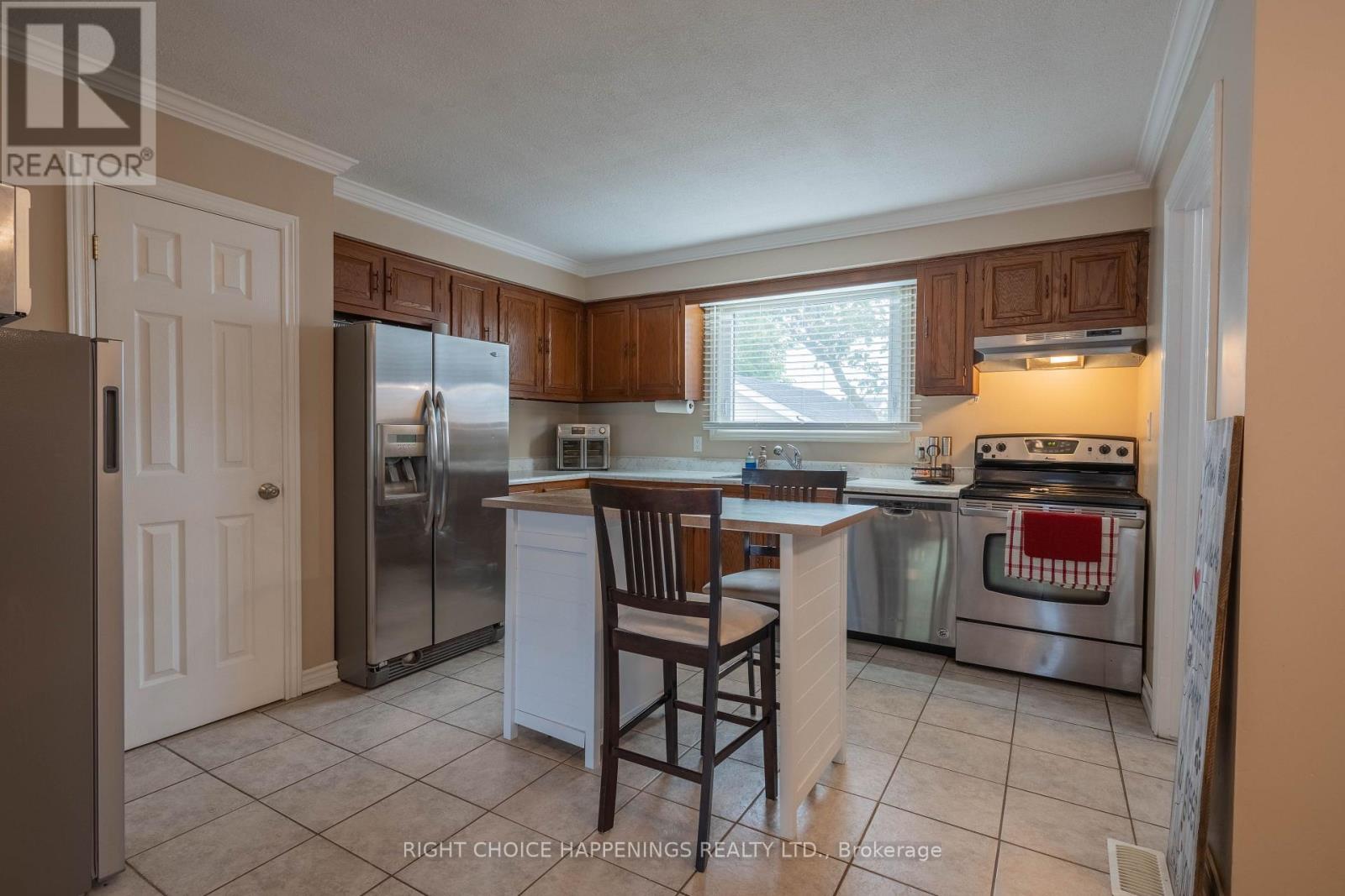 Property at 226 QUEEN STREET S image 5
