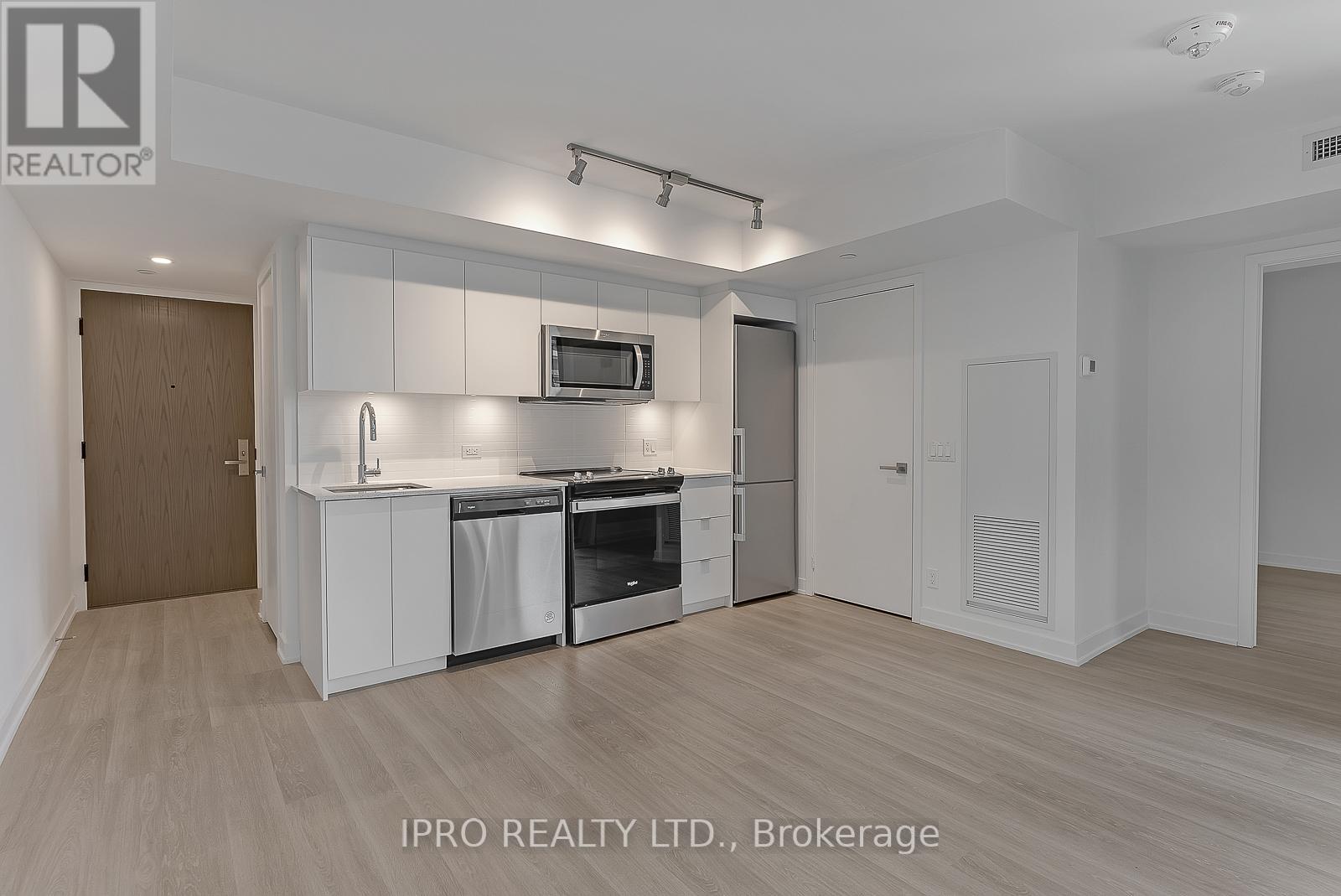 Property at 630 - 30 TRETTI WAY image 1