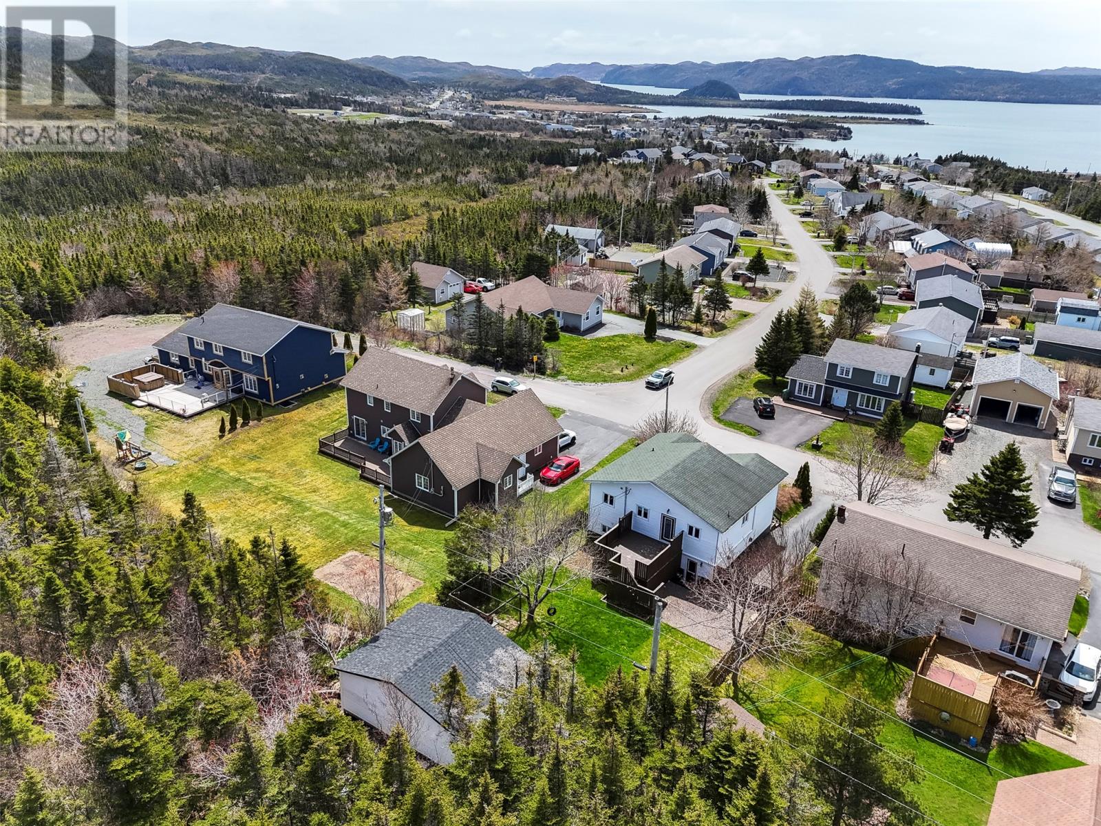Property at 52 GREENHILL Crescent image 3