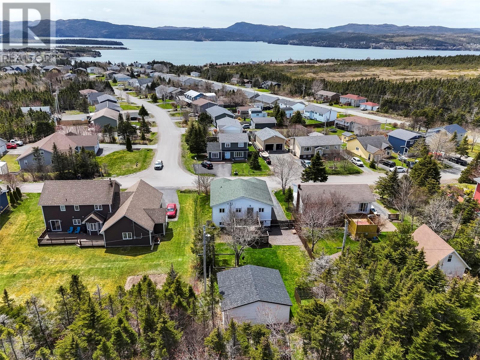 Property at 52 GREENHILL Crescent image 4