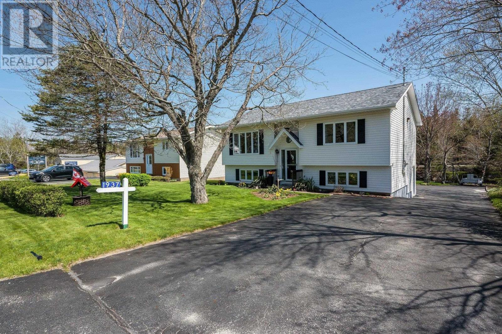 1937 St. Margaret's Bay Road, Timberlea, Nova Scotia  B3T 1C3 - Photo 3 - 202511481