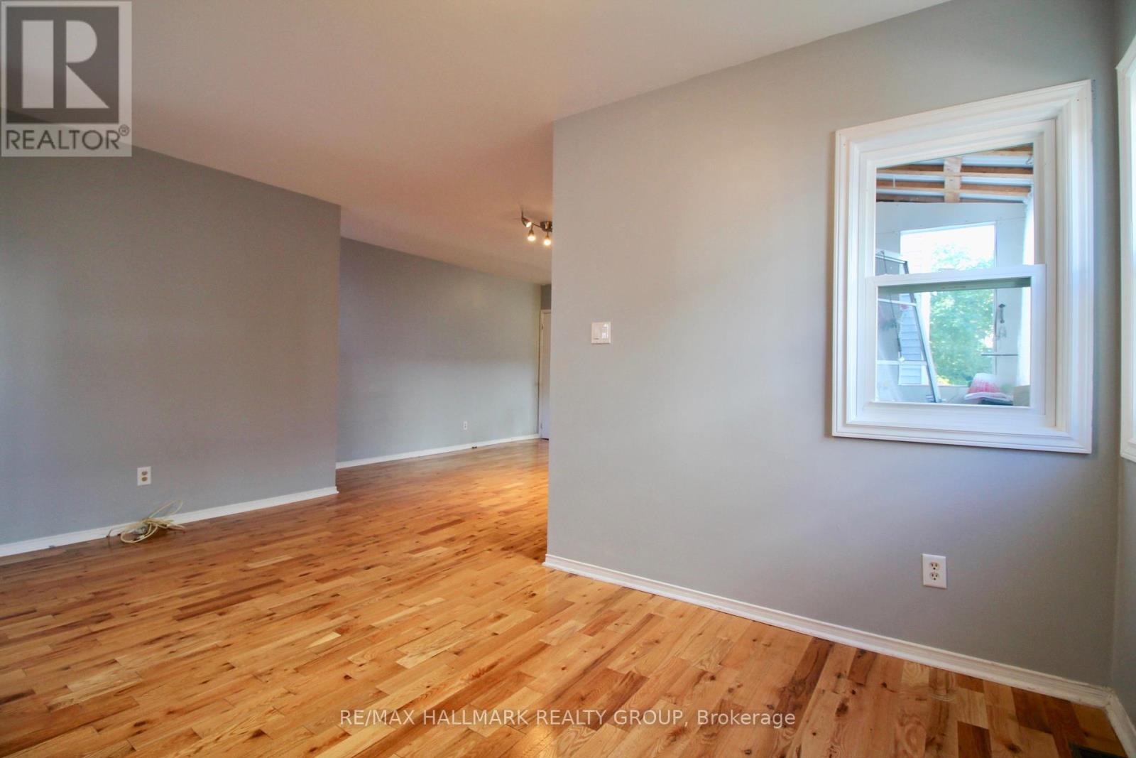 255 Westhaven Crescent, Ottawa, Ontario  K1Z 7G4 - Photo 11 - X12158048
