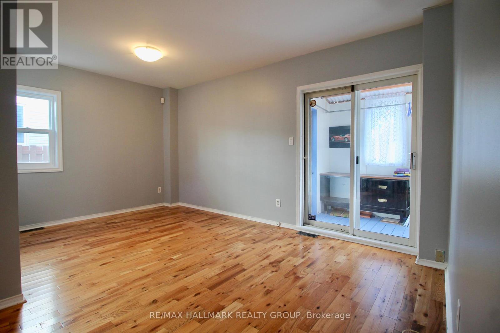 255 Westhaven Crescent, Ottawa, Ontario  K1Z 7G4 - Photo 4 - X12158048