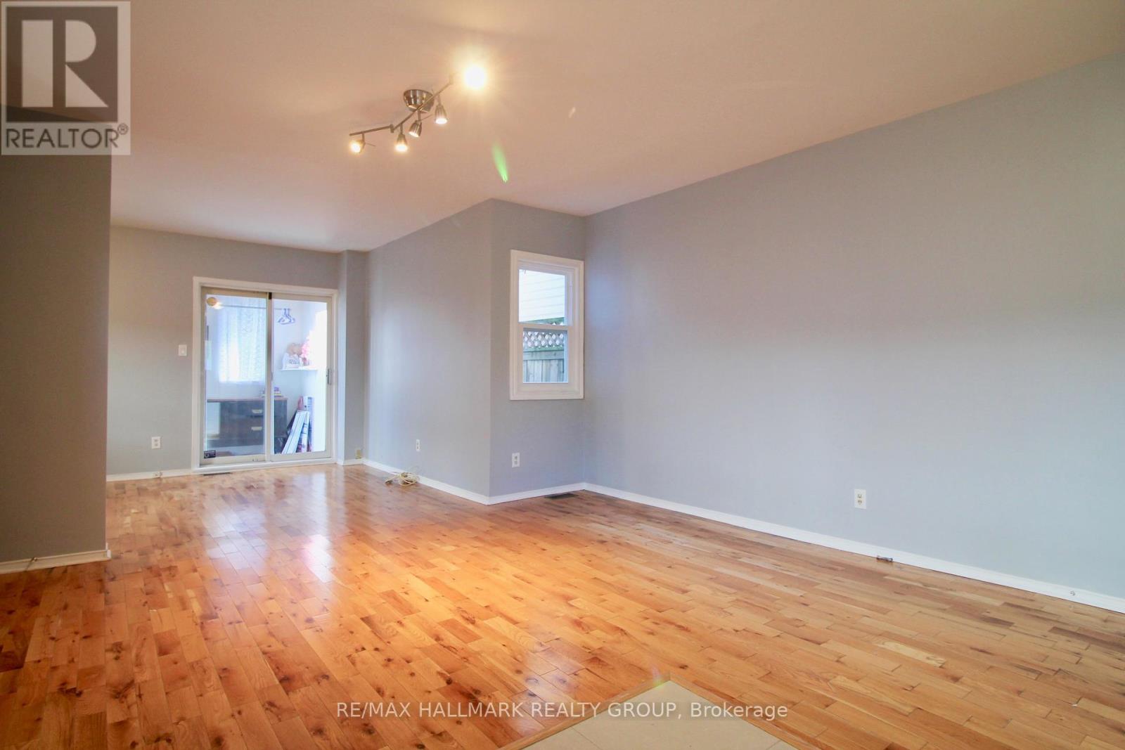 255 Westhaven Crescent, Ottawa, Ontario  K1Z 7G4 - Photo 6 - X12158048