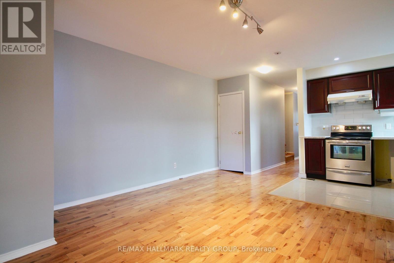 255 Westhaven Crescent, Ottawa, Ontario  K1Z 7G4 - Photo 7 - X12158048