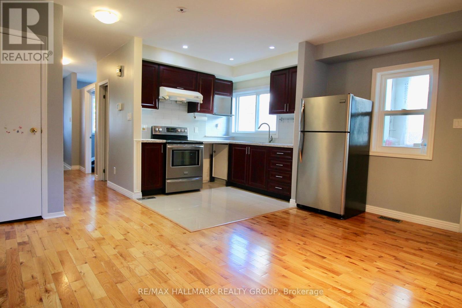 255 Westhaven Crescent, Ottawa, Ontario  K1Z 7G4 - Photo 8 - X12158048