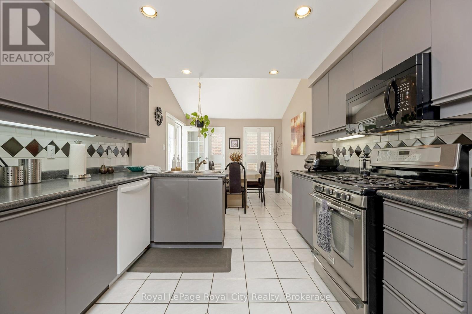 169 Sacha Road, Cambridge, Ontario  N3C 4A7 - Photo 14 - X12158032
