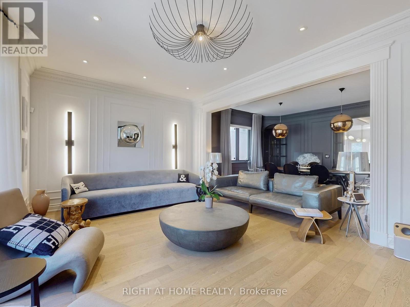 737 Woburn Avenue, Toronto (Bedford Park-Nortown), Ontario  M5M 1M2 - Photo 2 - C12158036