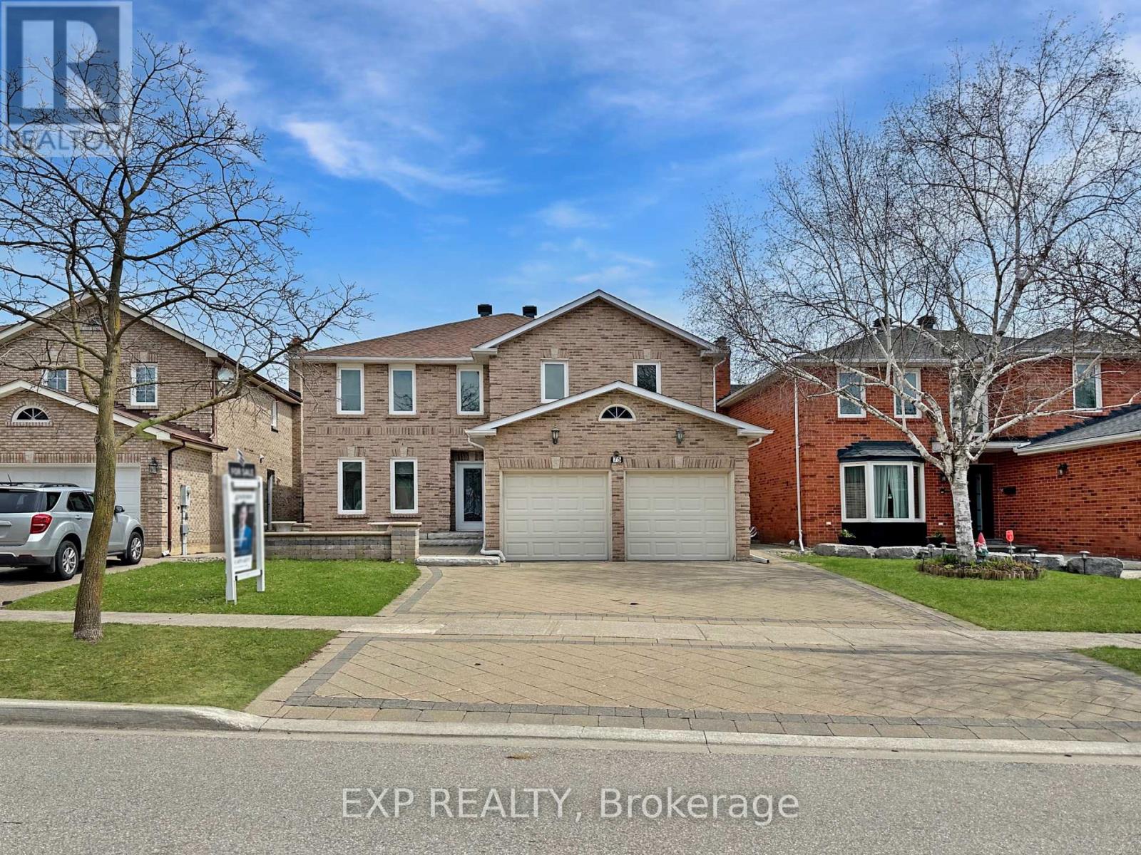 75 Somerset Crescent, Richmond Hill (Observatory), Ontario  L4C 8N8 - Photo 2 - N12152530