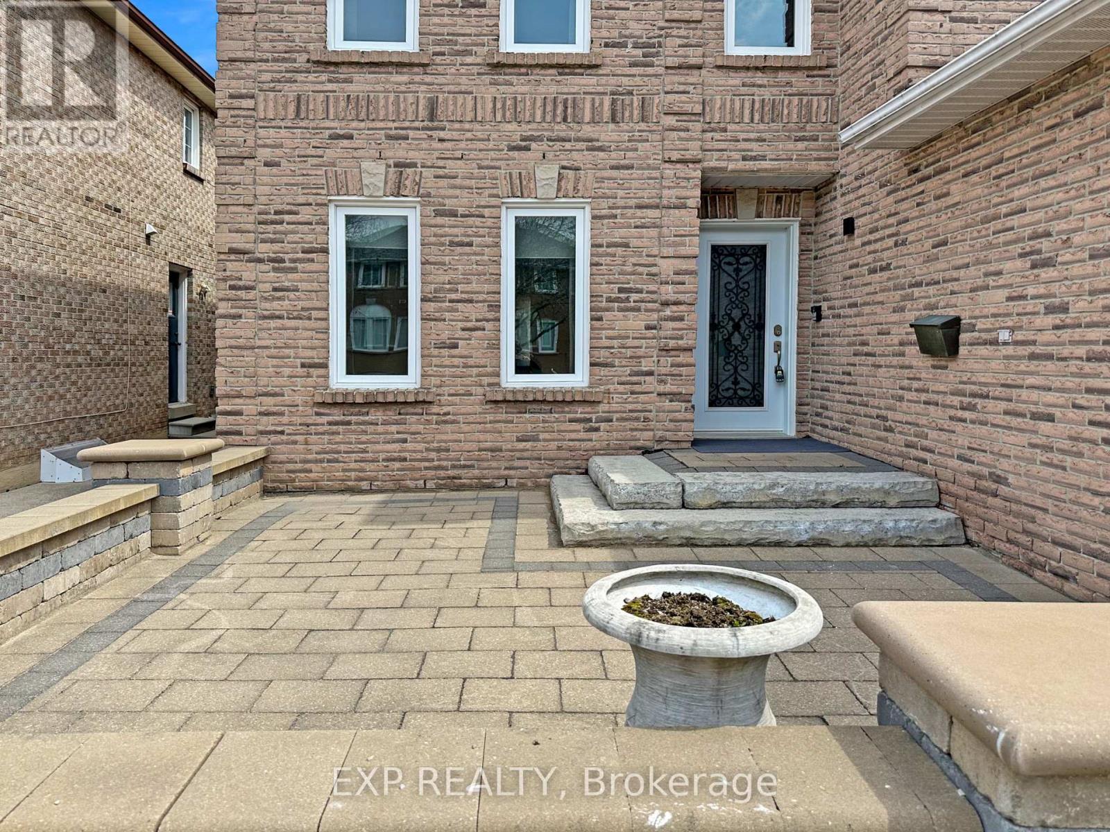 75 Somerset Crescent, Richmond Hill (Observatory), Ontario  L4C 8N8 - Photo 3 - N12152530