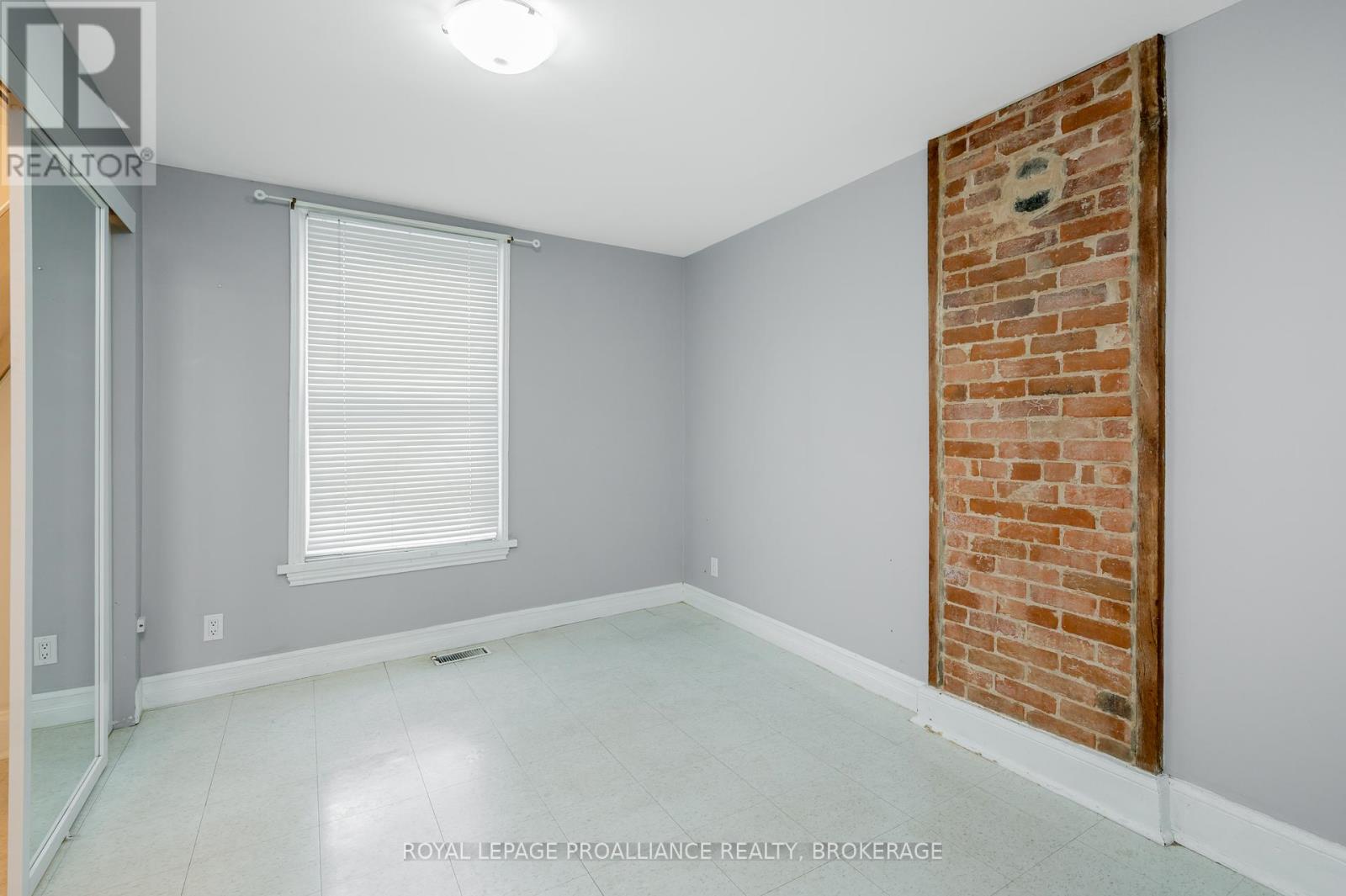 390 Division Street, Kingston (East Of Sir John A. Blvd), Ontario  K7K 4A7 - Photo 13 - X12158057