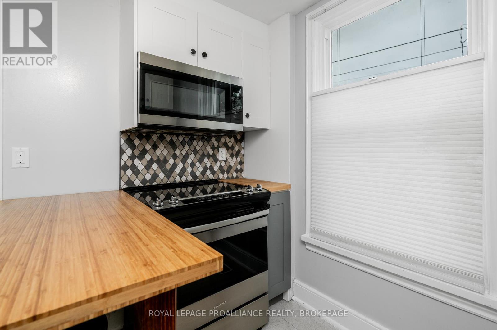 390 Division Street, Kingston (East Of Sir John A. Blvd), Ontario  K7K 4A7 - Photo 6 - X12158057
