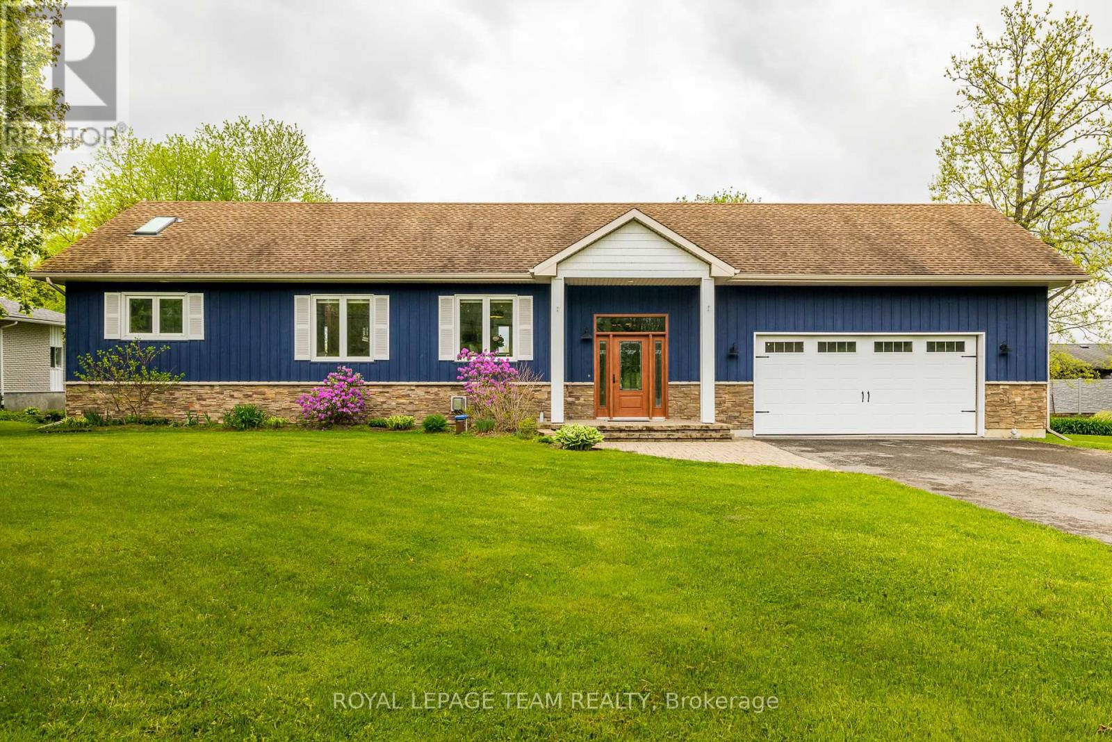 318 Broadway Street W, Merrickville-Wolford, Ontario  K0G 1N0 - Photo 1 - X12158074