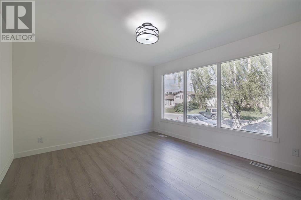 Property at 4775 Rundlewood Drive NE image 3