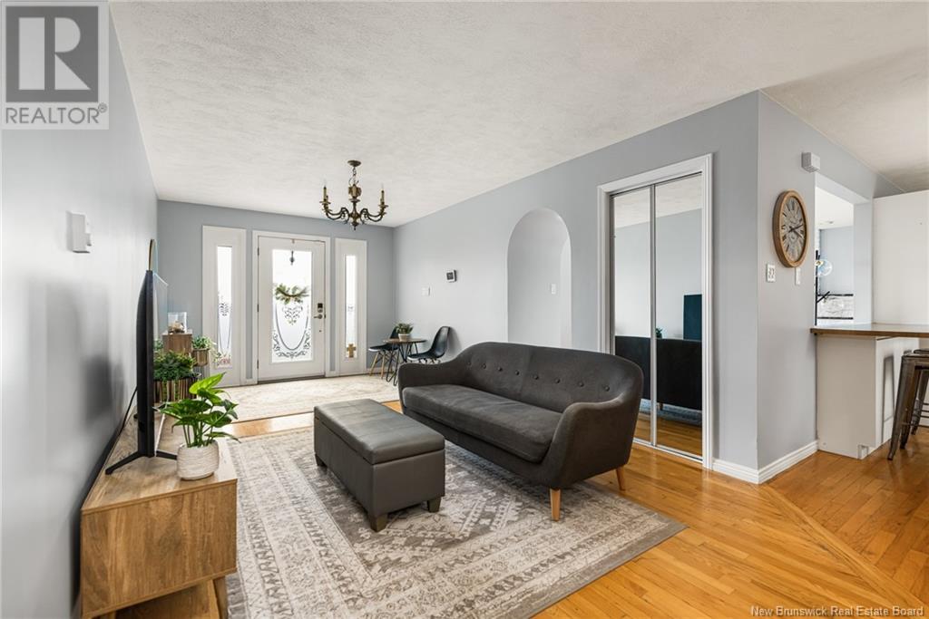 Property at 71 Queensway Drive image 4