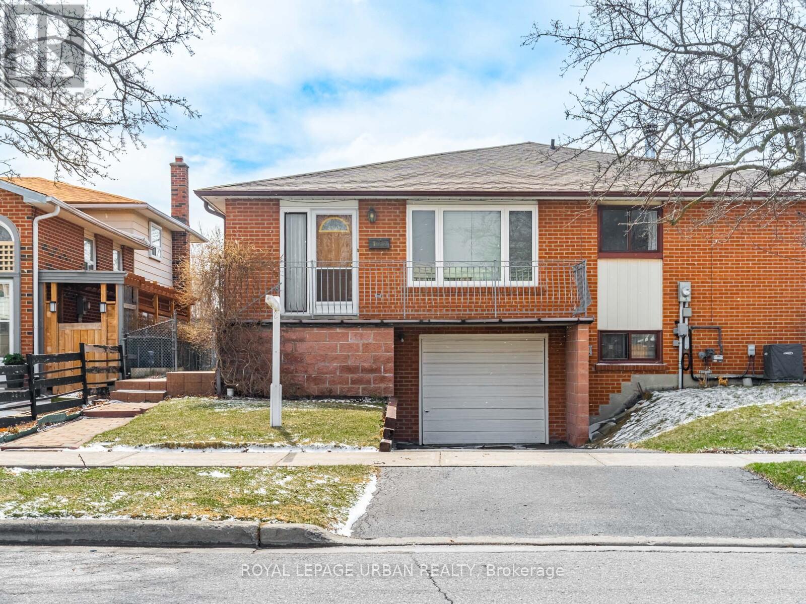 122 HILDENBORO SQUARE, Toronto, Ontario