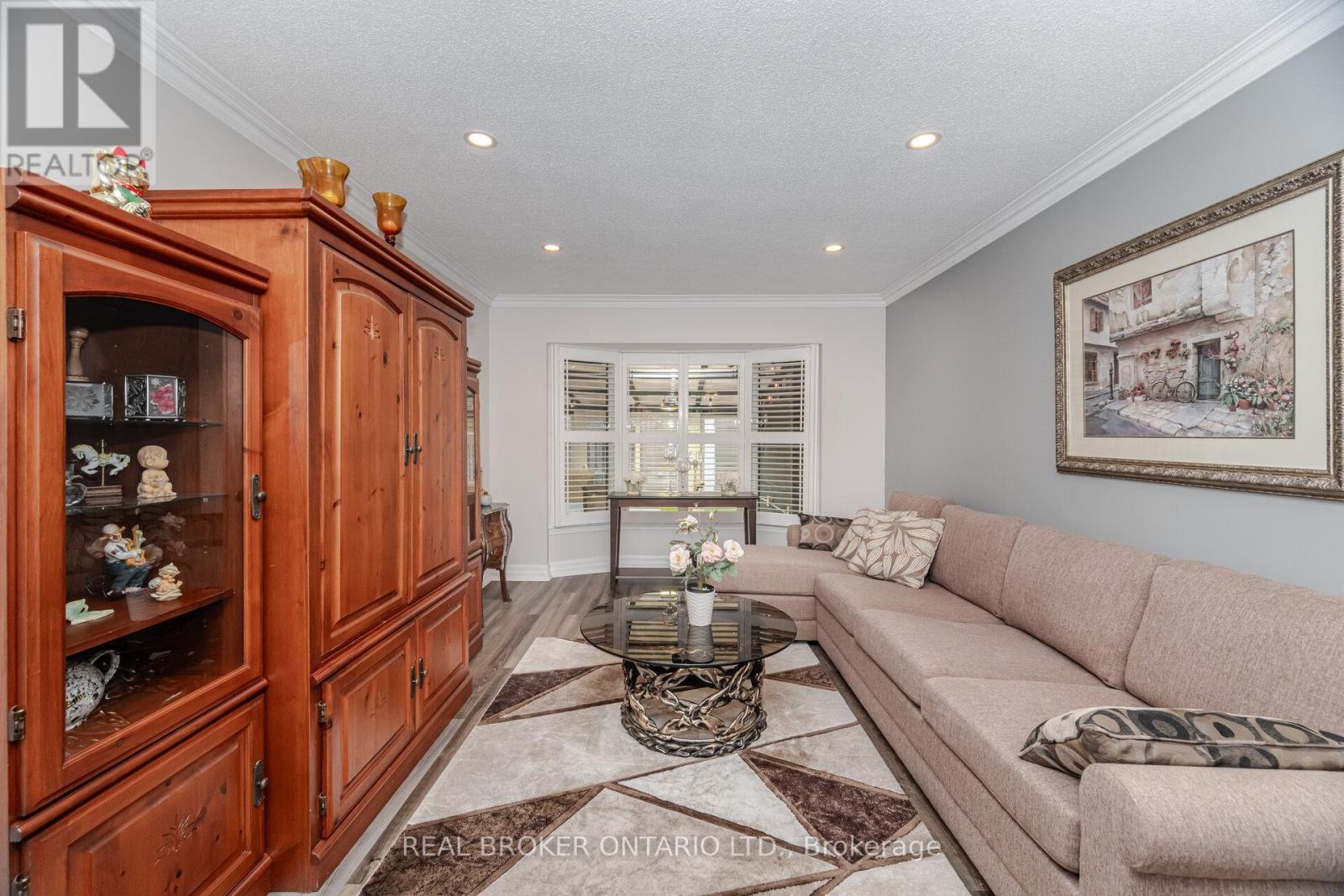 28 Lacewood Crescent, Brampton, Ontario  L6S 3K4 - Photo 7 - W12158110