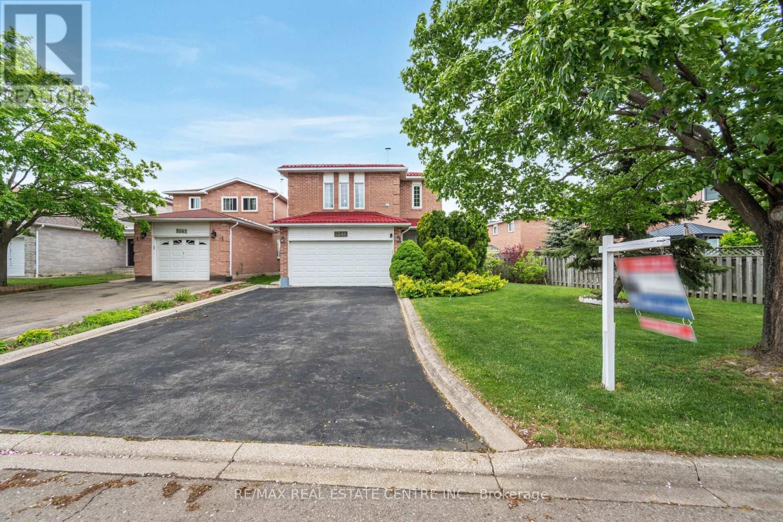 5246 Palomar Crescent, Mississauga, Ontario  L5R 2W7 - Photo 2 - W12158123