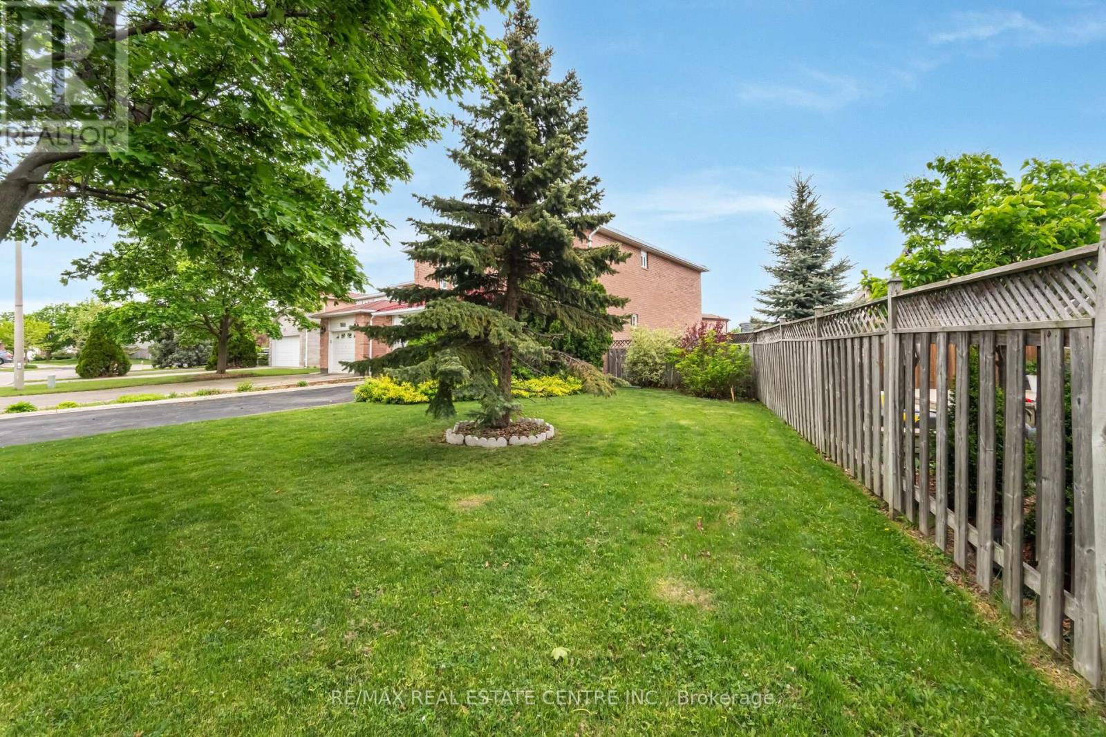 5246 Palomar Crescent, Mississauga, Ontario  L5R 2W7 - Photo 4 - W12158123