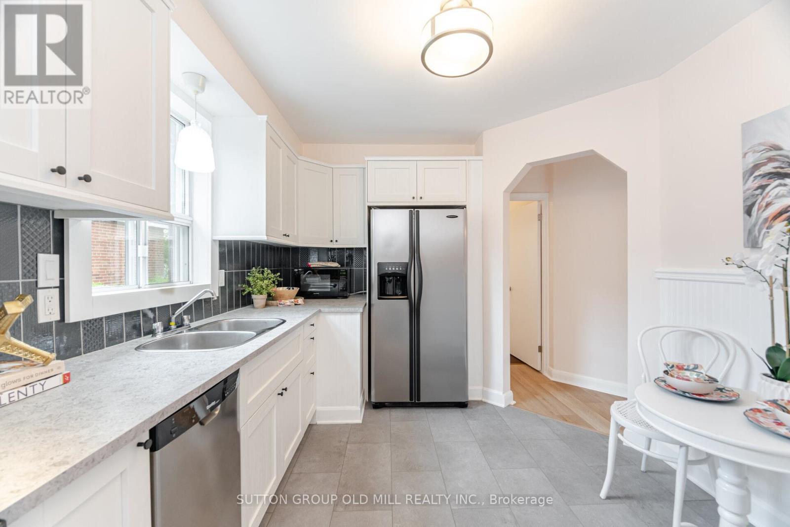 112 North Carson Street, Toronto, Ontario  M8W 4C8 - Photo 16 - W12158127