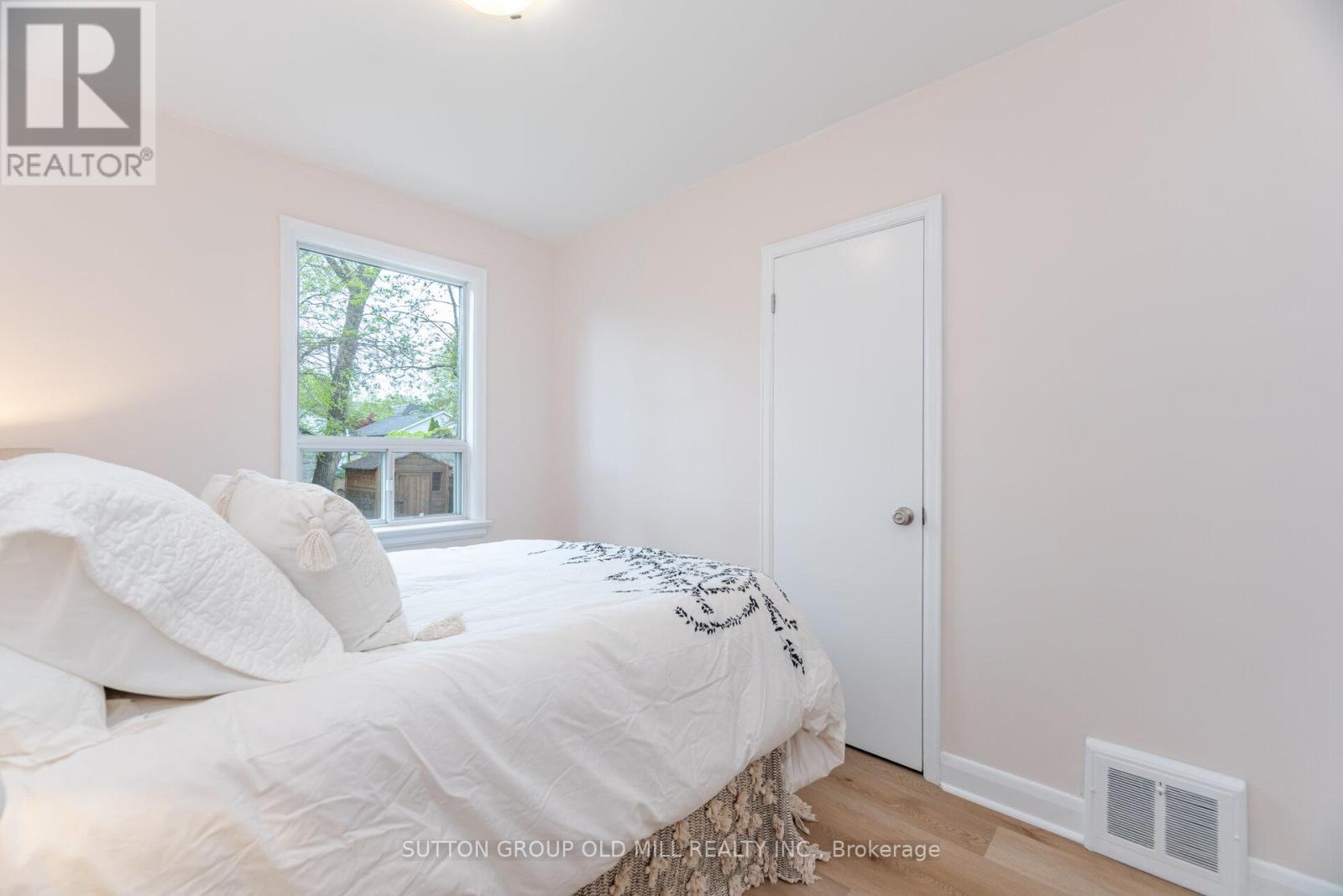 112 North Carson Street, Toronto, Ontario  M8W 4C8 - Photo 21 - W12158127