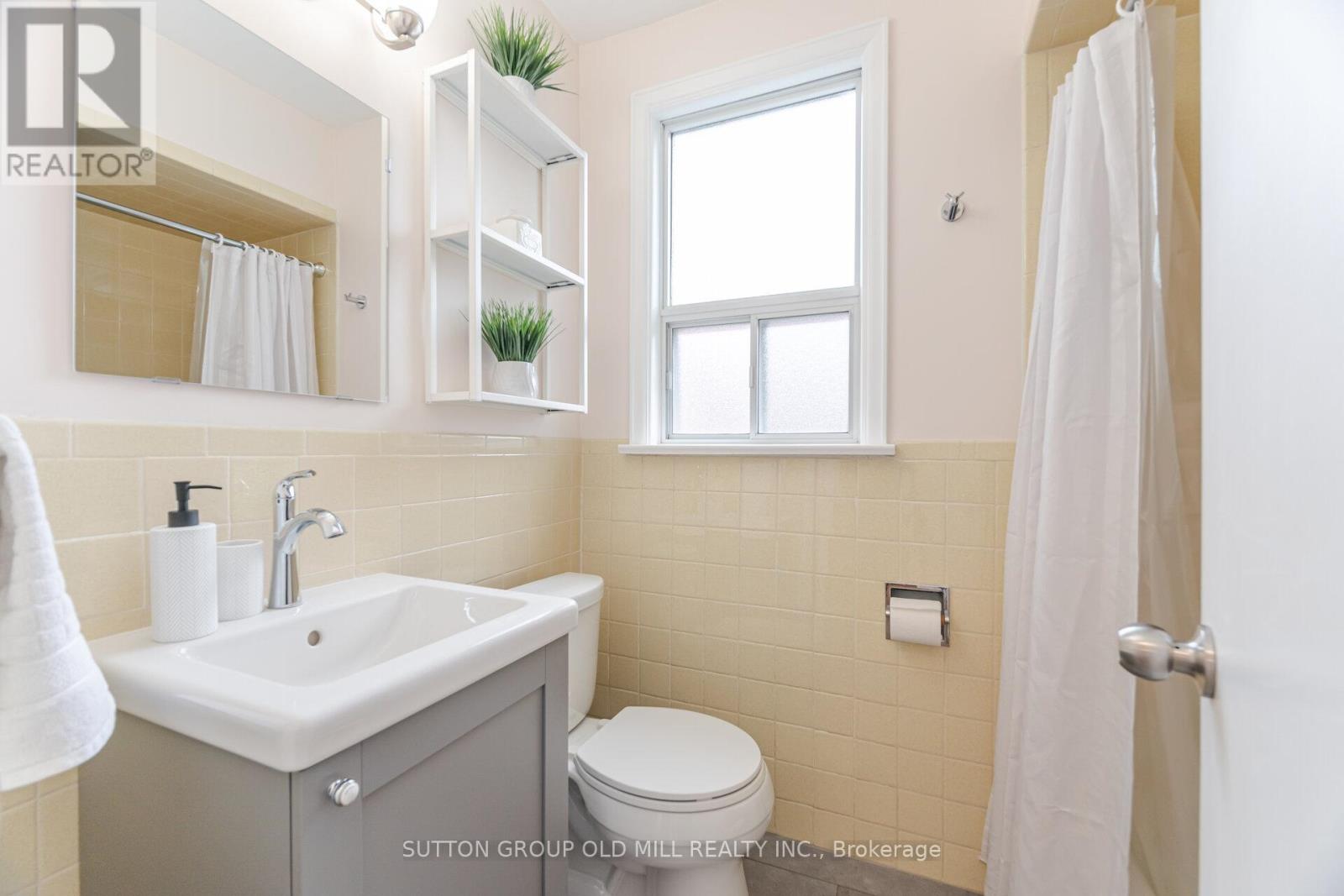 112 North Carson Street, Toronto, Ontario  M8W 4C8 - Photo 23 - W12158127