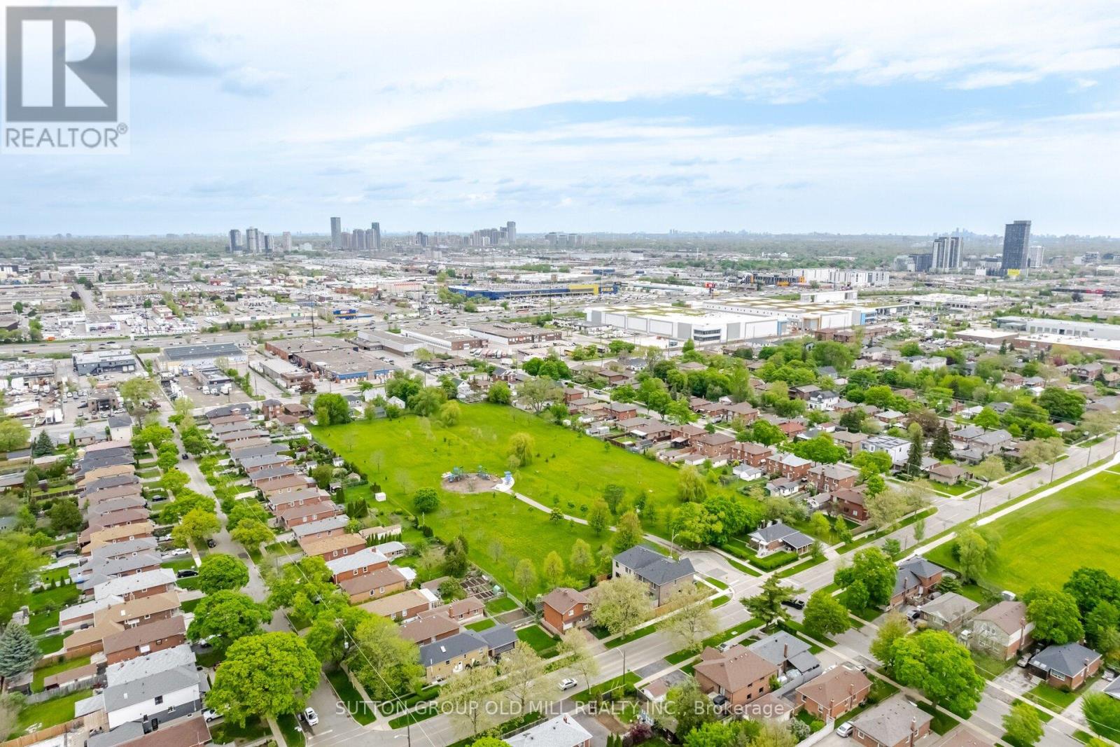 112 North Carson Street, Toronto (Alderwood), Ontario  M8W 4C8 - Photo 49 - W12158127