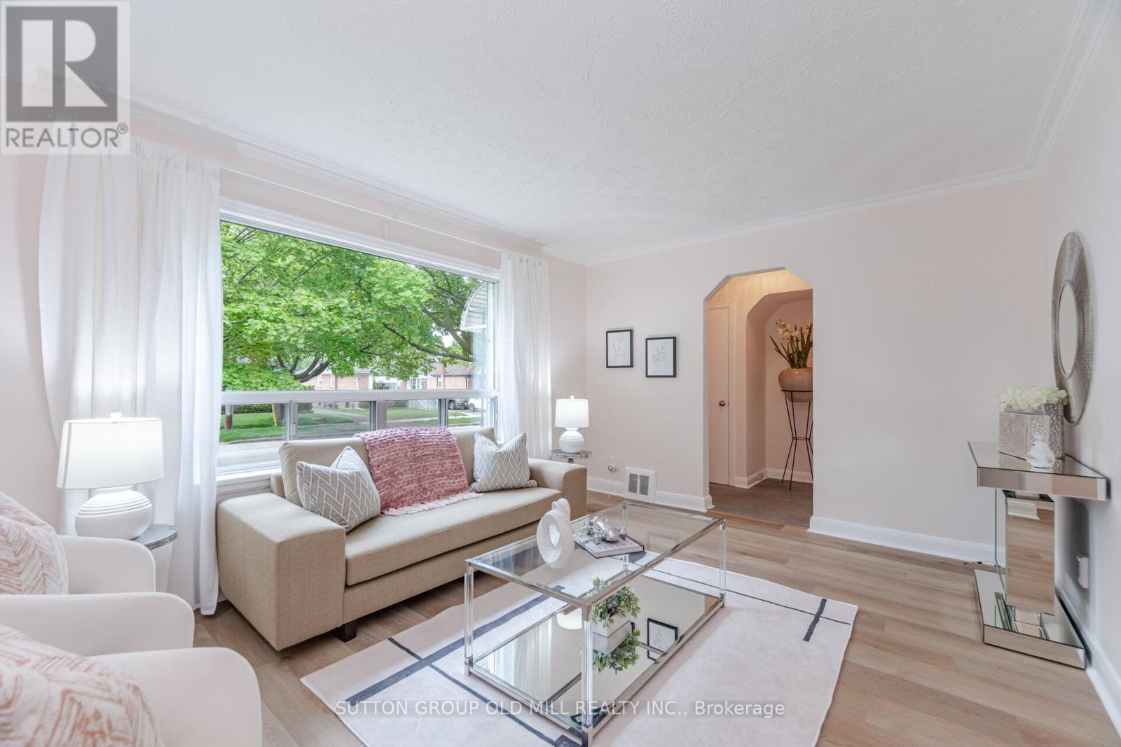 112 North Carson Street, Toronto, Ontario  M8W 4C8 - Photo 6 - W12158127