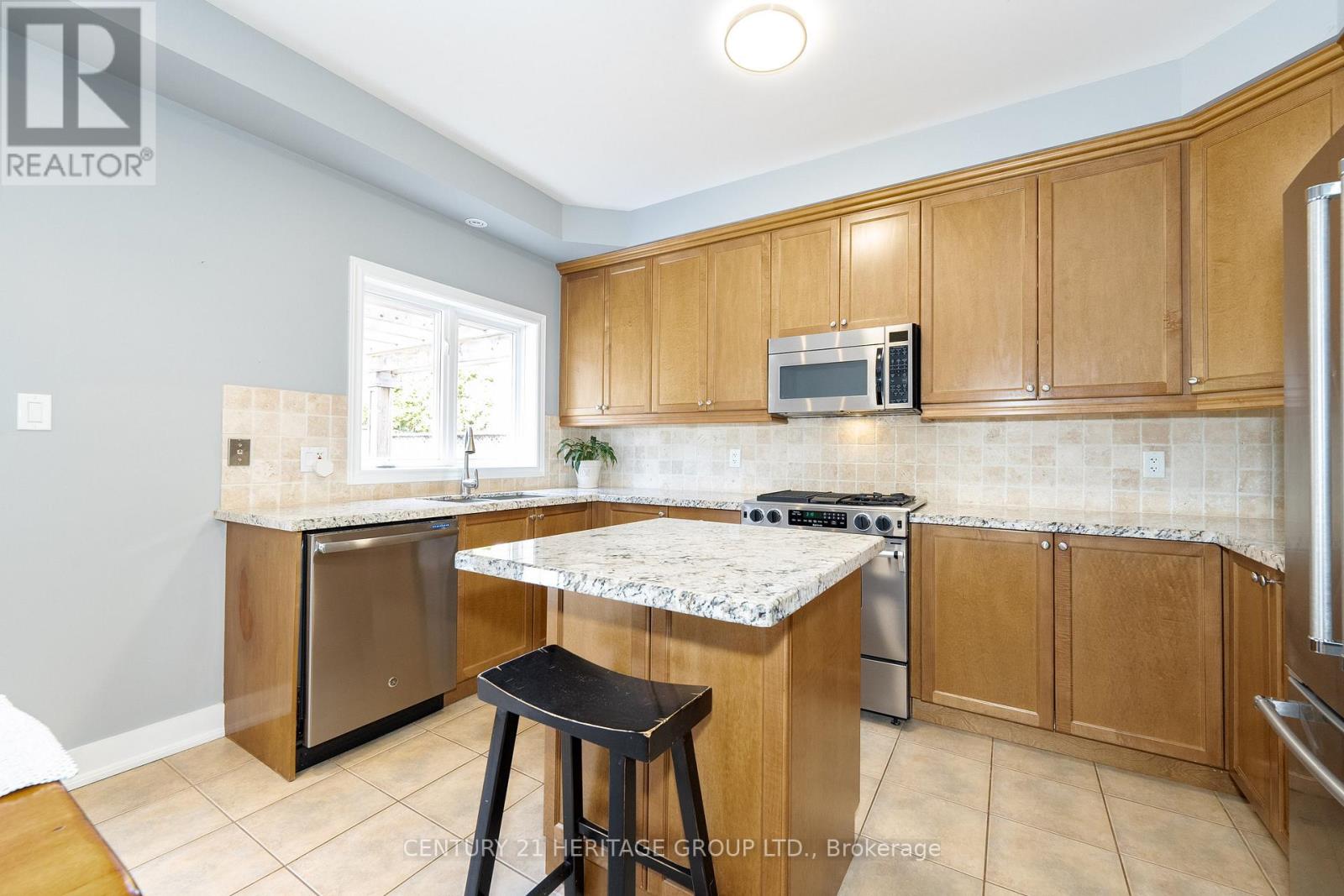 16 Haverhill Terrace, Aurora, Ontario  L4G 7R7 - Photo 14 - N12112323