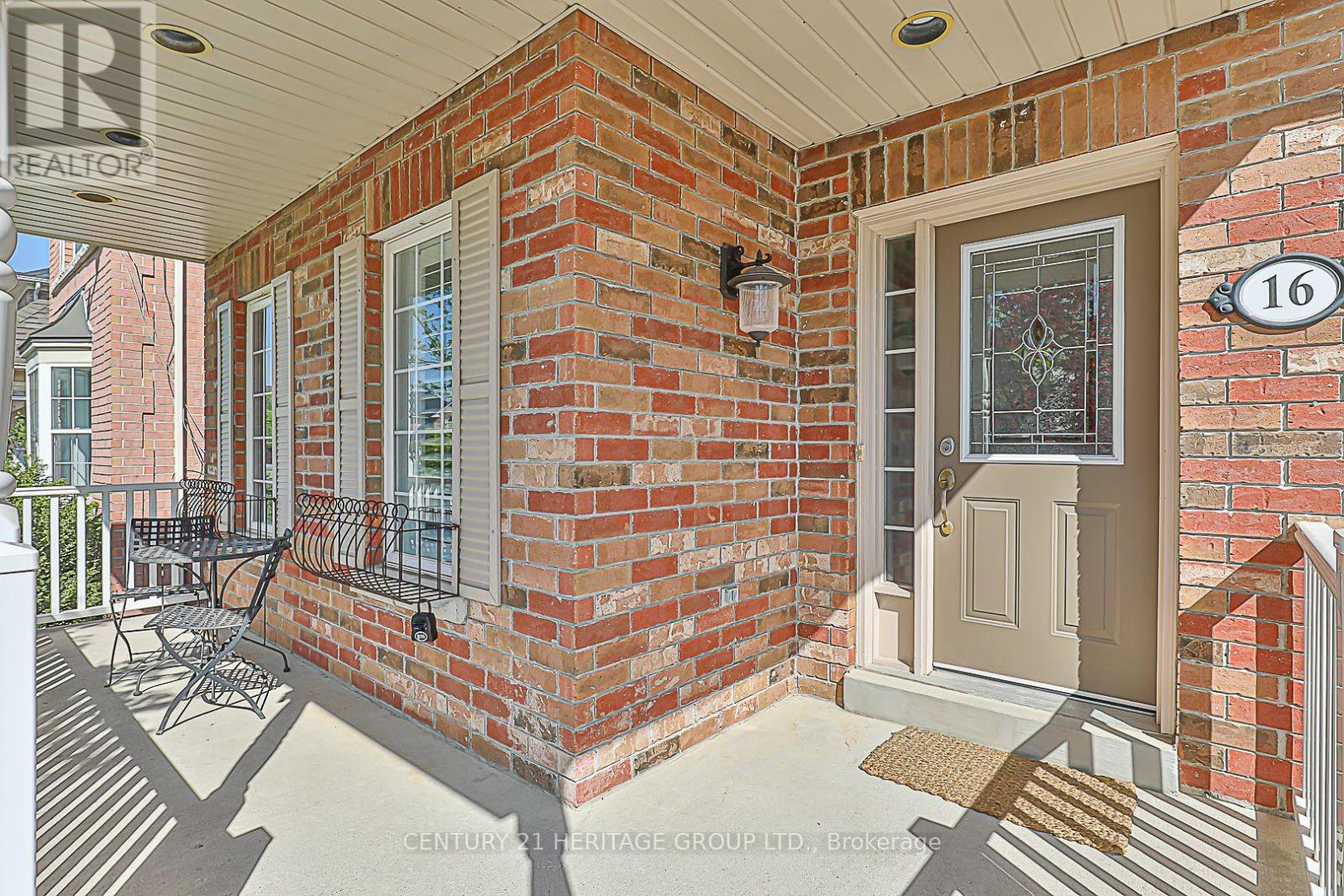 16 Haverhill Terrace, Aurora, Ontario  L4G 7R7 - Photo 2 - N12112323